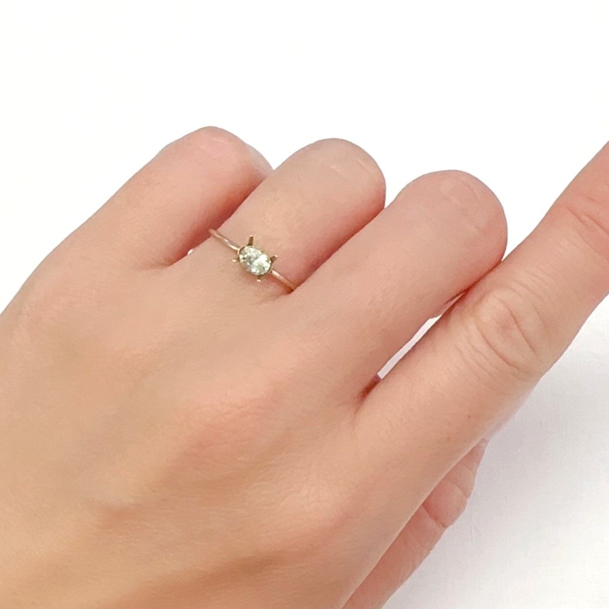 バナジウムクリソベリル(宝石名クリソベリル)マダガスカル産 0.448ct ソ付(日独)[240527633]4.8x3.97mm前後