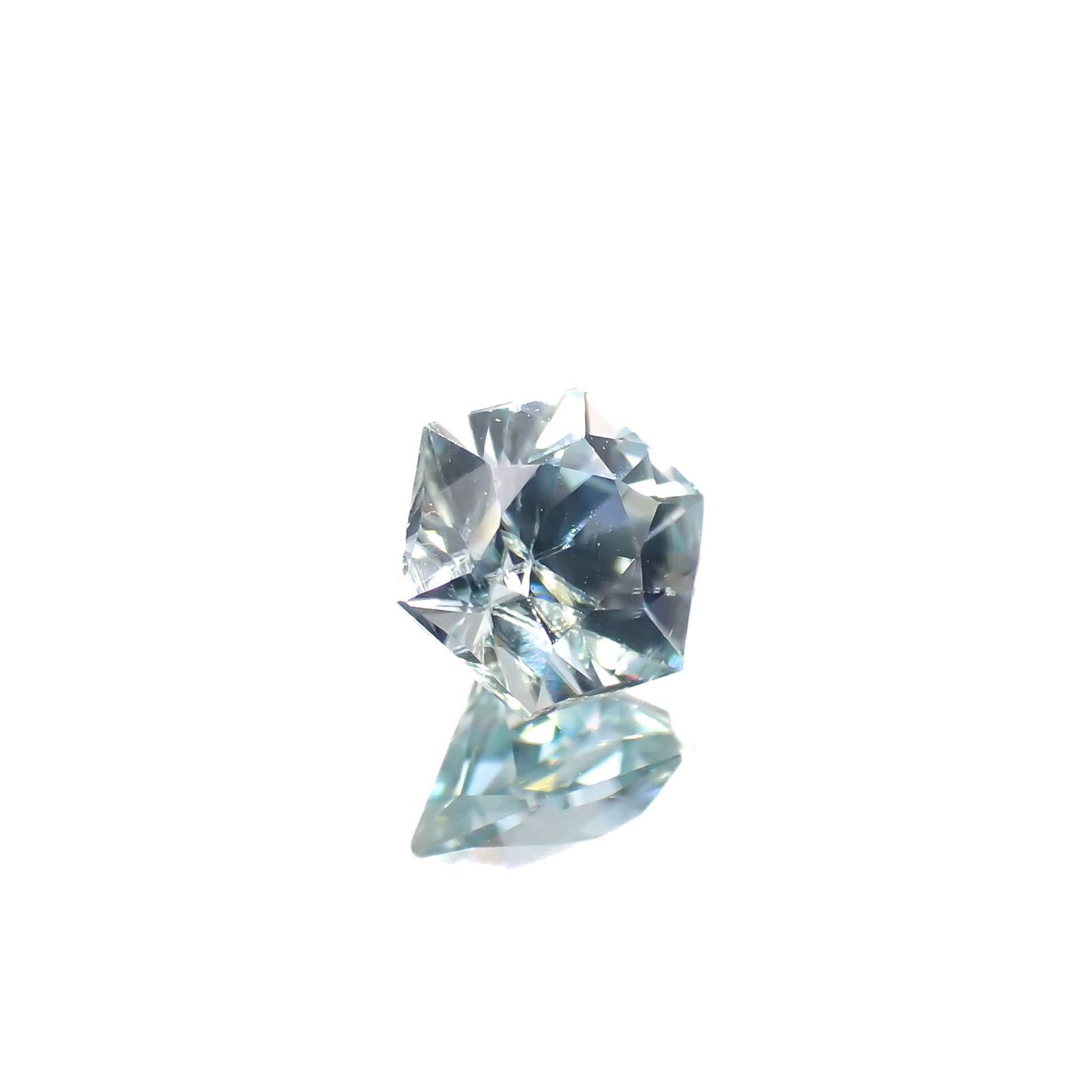 ◇ヘキサゴンカット◇アイスブルージルコン(宝石名ジルコン)カンボジア産 0.85ct 識別済[230320855]4.8x4.7mm前後