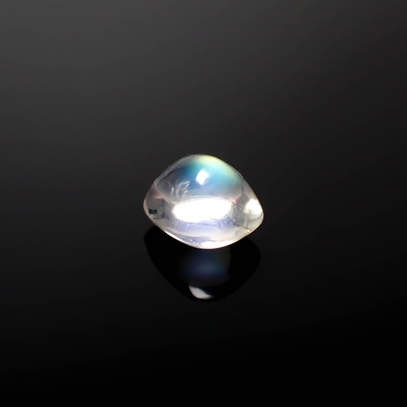 ◇バフカット◇レインボームーンストーン(宝石名ラブラドライト)マダガスカル産 1.213ct ソ付(彩珠)[240427201]6.5x5.7mm前後