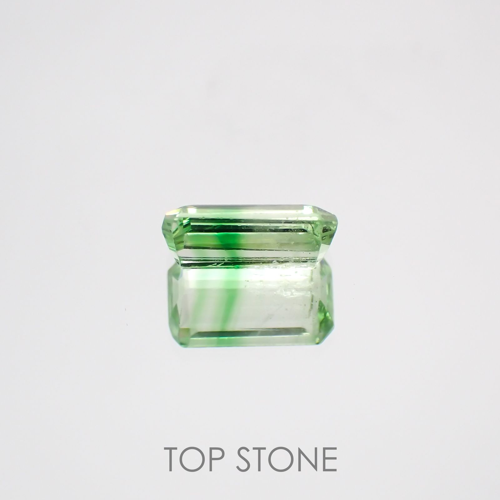 バイカラーツァボライト タンザニア産 ルース 0.89ct[210610923]7.4×4.1mm前後