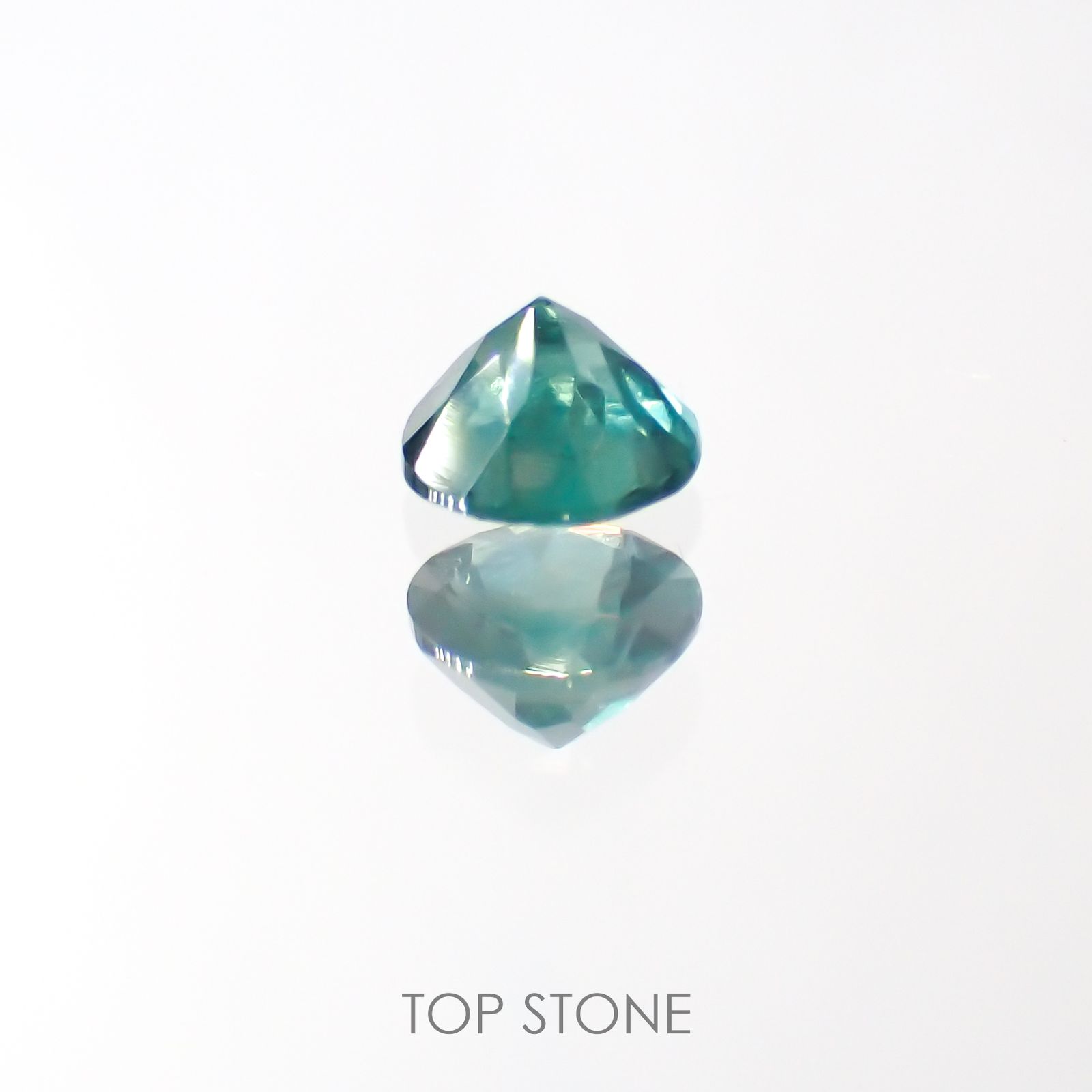 グリーンアパタイト(ノーブルモロキサイト)(宝石名アパタイト) マダガスカル産 0.27ct 識別済[211013535]4×4mm前後