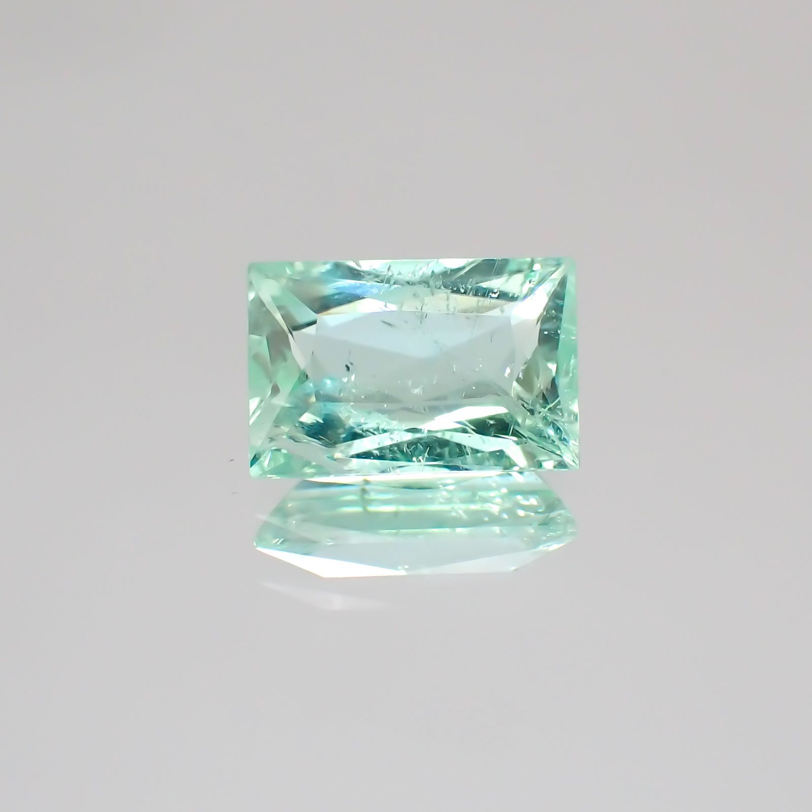 パライバトルマリン(宝石名トルマリン/別名パライバ・トルマリン) モザンビーク産 1.268ct ソ付(宝貴協)[19111403]8.0×5.3mm前後
