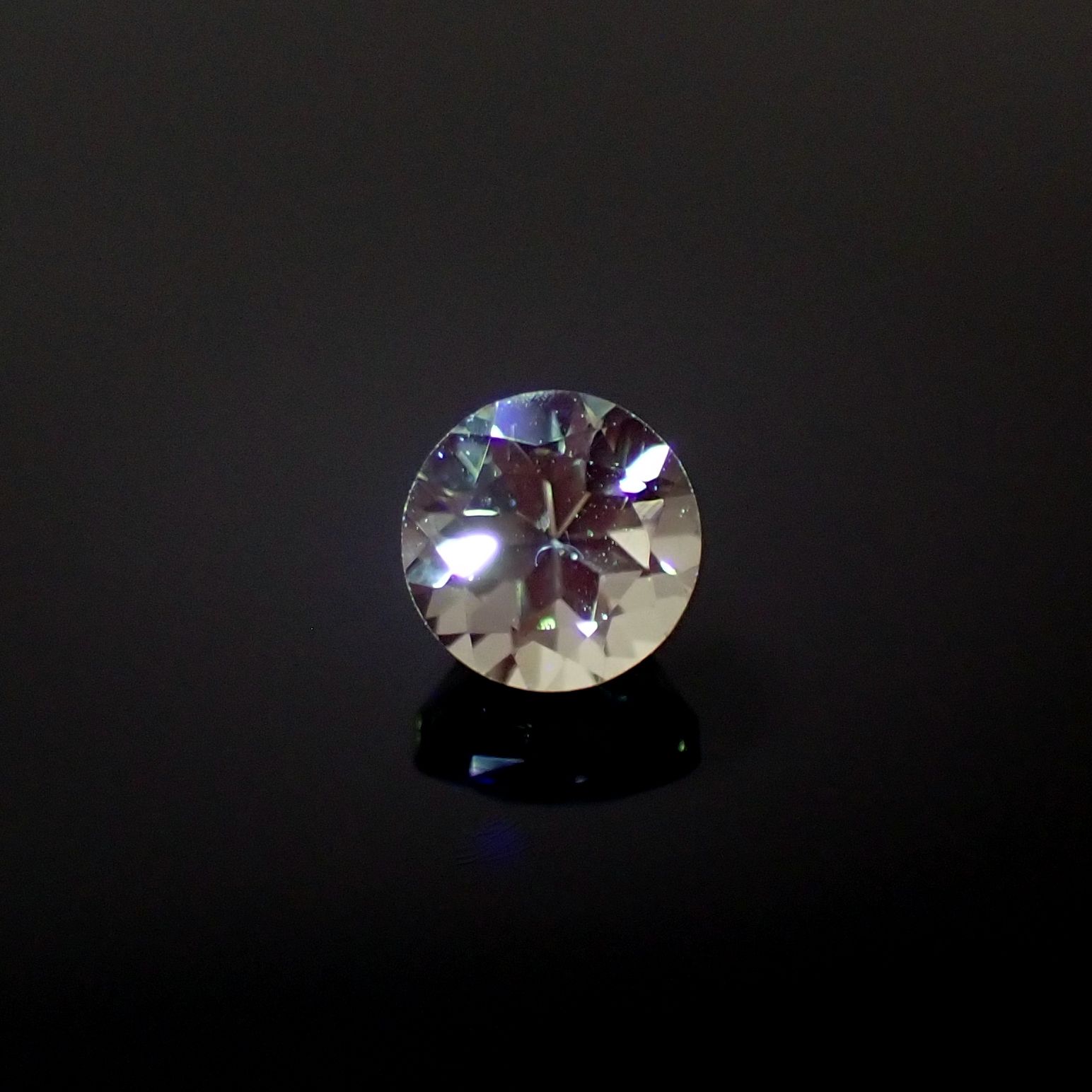 ミントガーネット タンザニア産 0.37ct[231023716]4x4mm前後