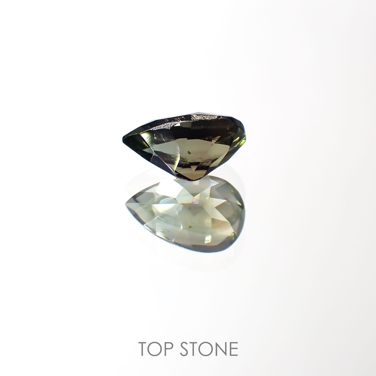 パーティカラートルマリン(宝石名パーティカラード・トルマリン) ブラジル/アフリカ産 0.95ct 識別済[211013568]8×5.1mm前後