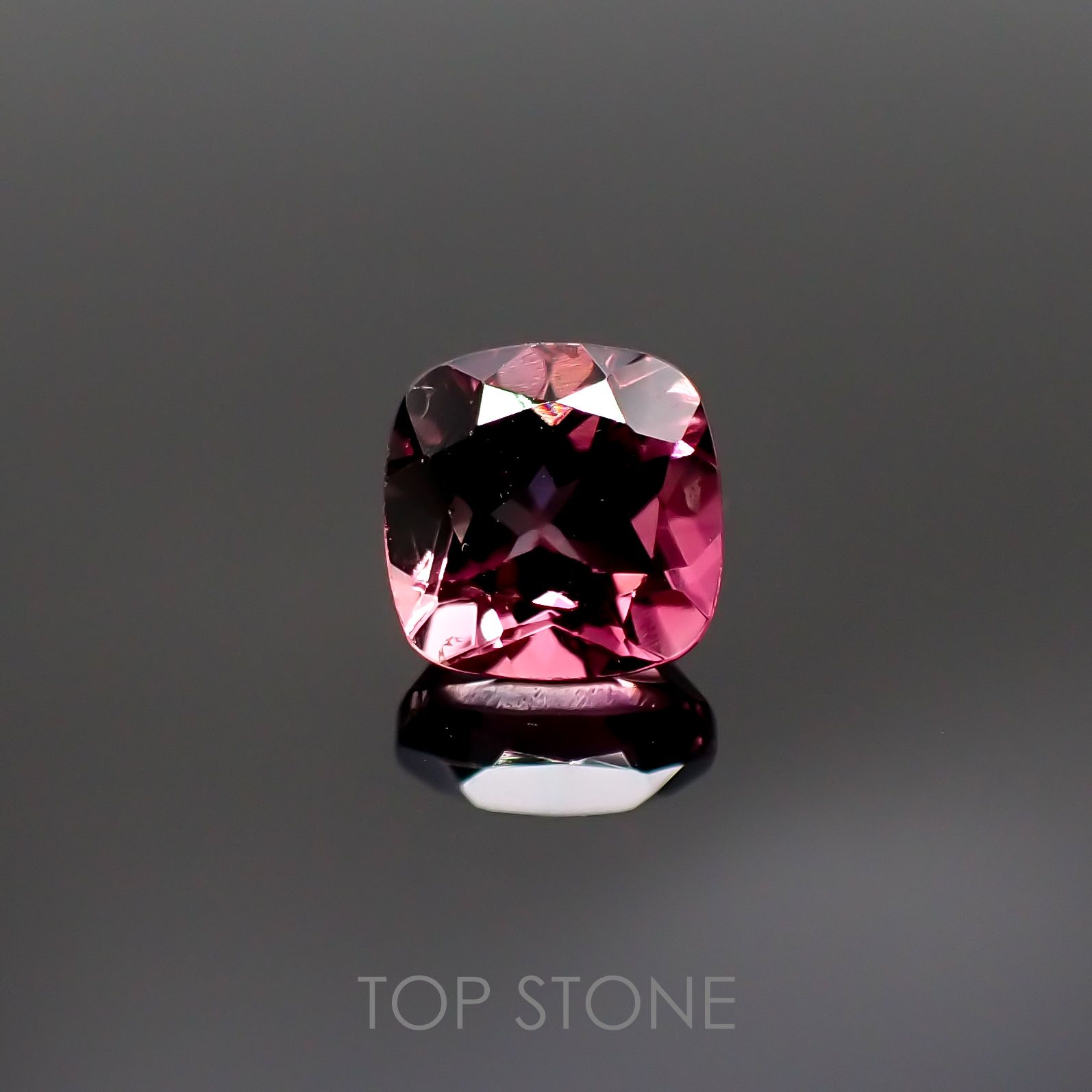 バイカラートルマリン(宝石名バイカラー・トルマリン) コンゴ民主共和国産 1.689ct ソ付(彩珠)[211013608]7×7mm前後