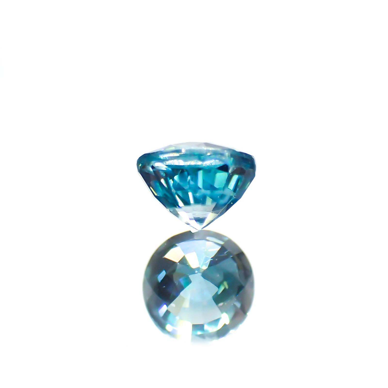 ブルージルコン(宝石名ジルコン)カンボジア産 0.61ct 識別済[220113989]4.4x4.4mm前後