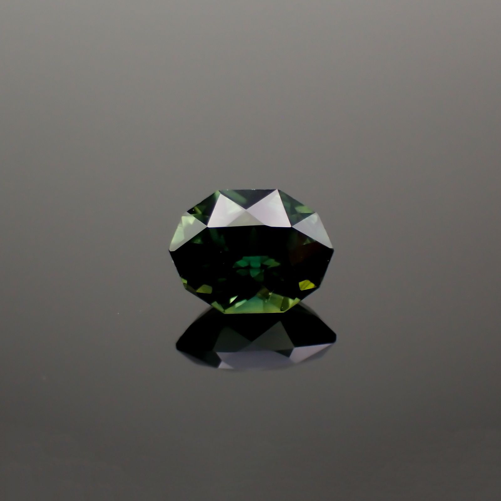 ◇カスタムカット◇バイカラーサファイア オーストラリア産 0.87ct / 6.6x4.9mm前後 [221018359]