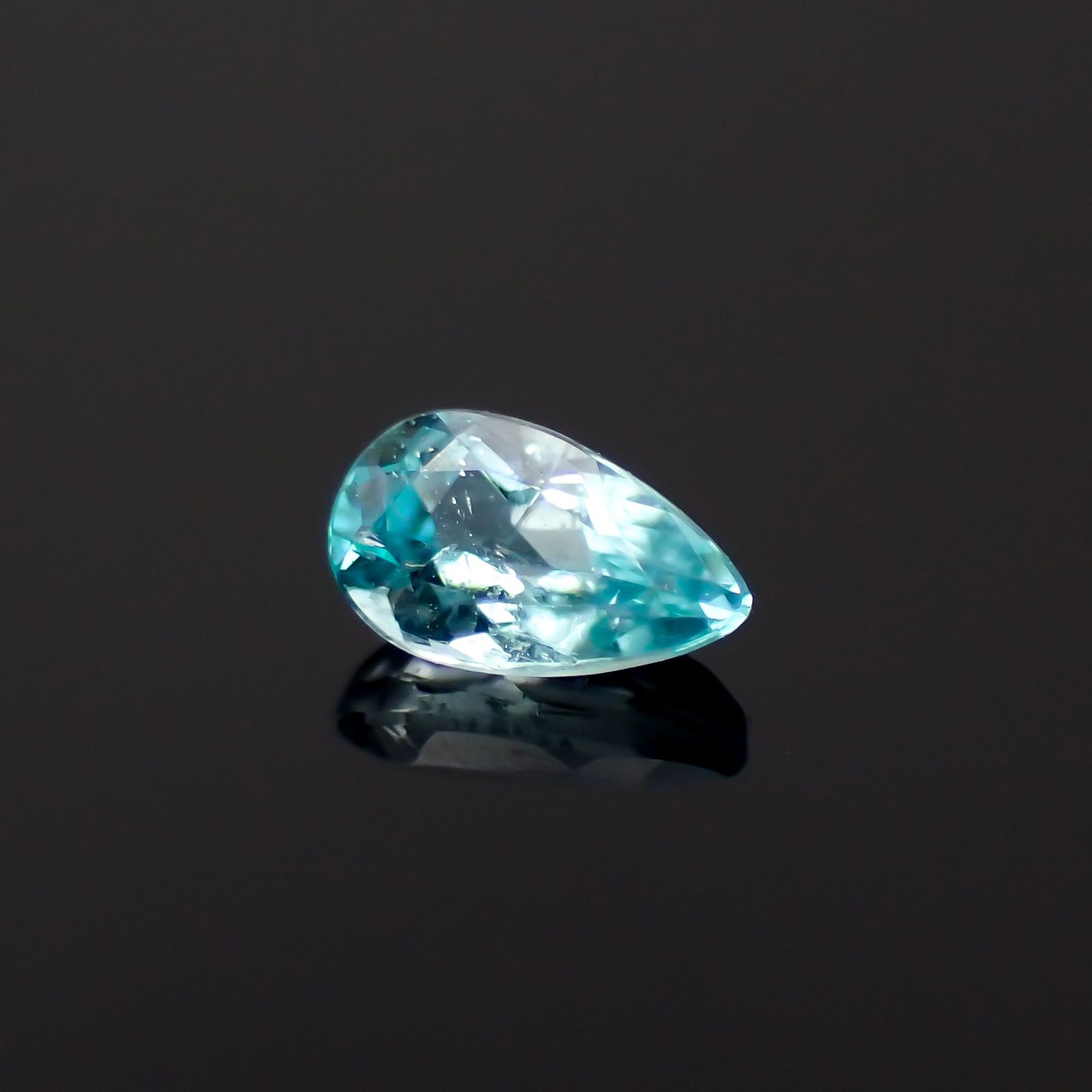パライバトルマリン(宝石名トルマリン/別名パライバ・トルマリン)ブラジル・パライバ州バターリャ鉱山産 0.13ct 識別済[230622331]4.3x2.5mm前後