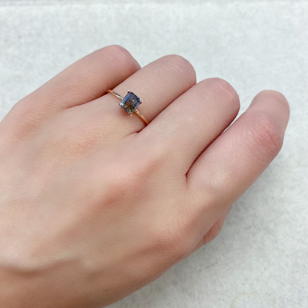 バイカラータンザナイト(宝石名バイカラー・ゾイサイト) タンザニア産 0.752ct ソ付(彩珠)[210711581]5.5×4.4mm前後