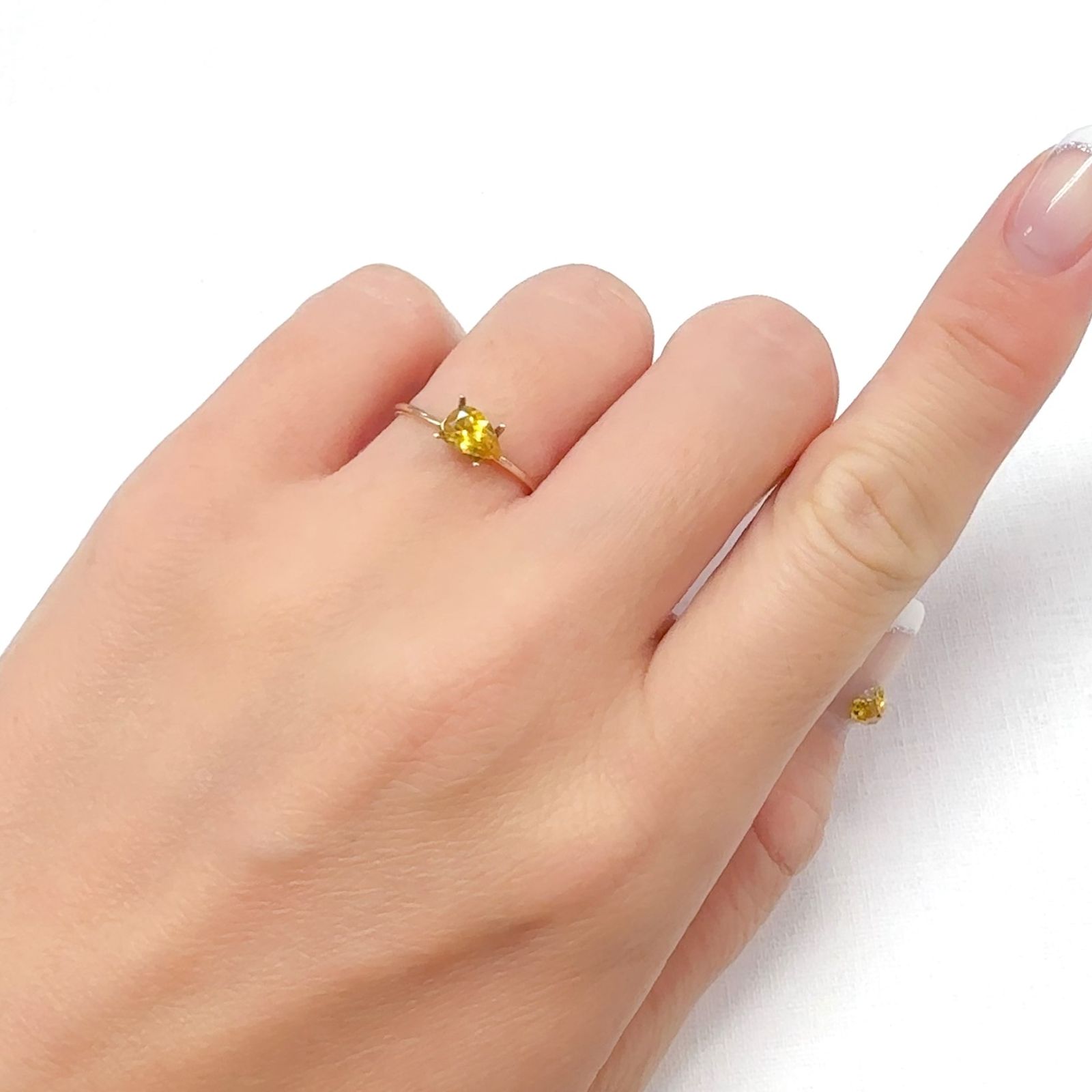 イエロージルコン スリランカ/カンボジア産 0.61ct[240728526]6.5x4.2mm前後