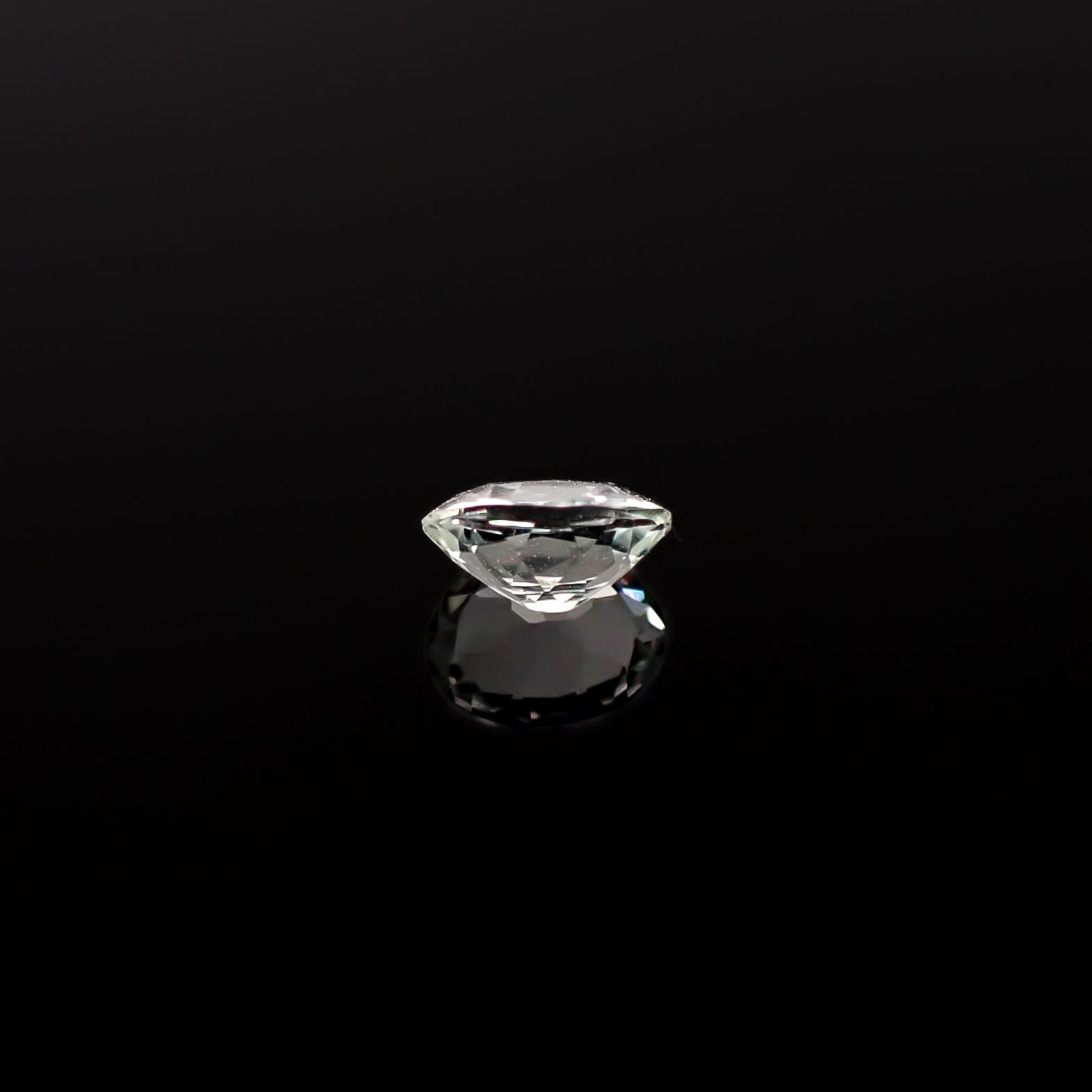アクロアイト ナイジェリア産 0.25ct / 4.6x3.5mm前後 [251231361]