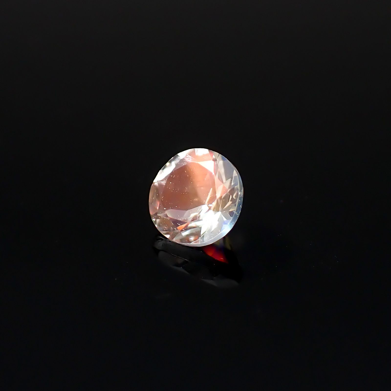 レインボームーンストーン マダガスカル産 0.51ct / 5.1x5.1mm前後 [260632389]