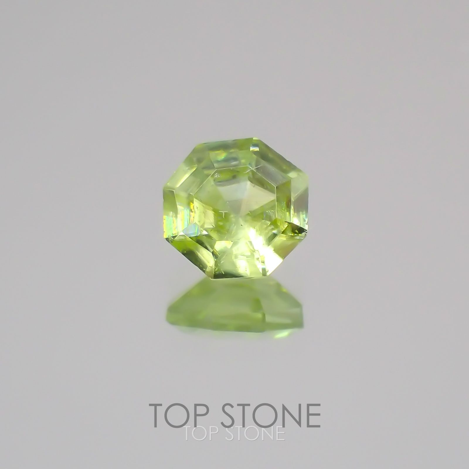 ◇オクタゴンカット◇スフェーン(宝石名スフェーン) マダガスカル産 0.28ct 識別済[21019424]3.9×4mm前後