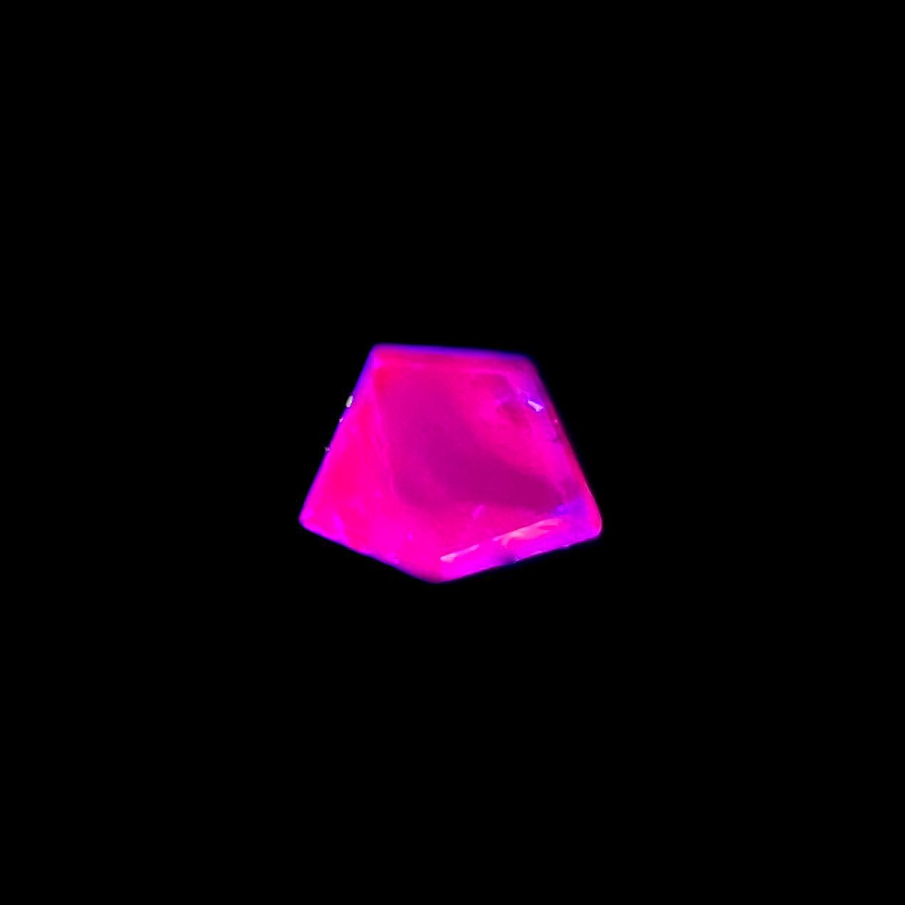 ◇カスタムカット◇ウィンザーサファイア(宝石名サファイア)タンザニア・ウィンザー産 0.92ct 識別済[220515948]7.6x6.2mm前後
