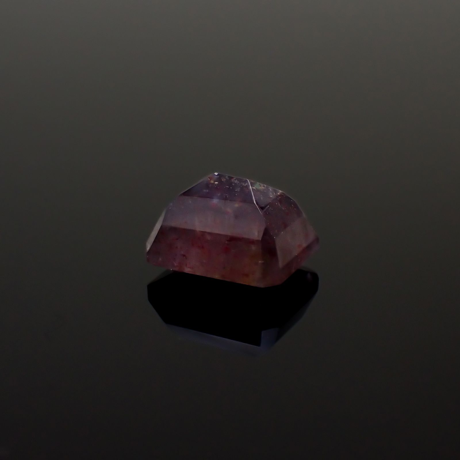 ブラッドショットアイオライト インド産 1.53ct[230923350]7.2x5.9mm前後