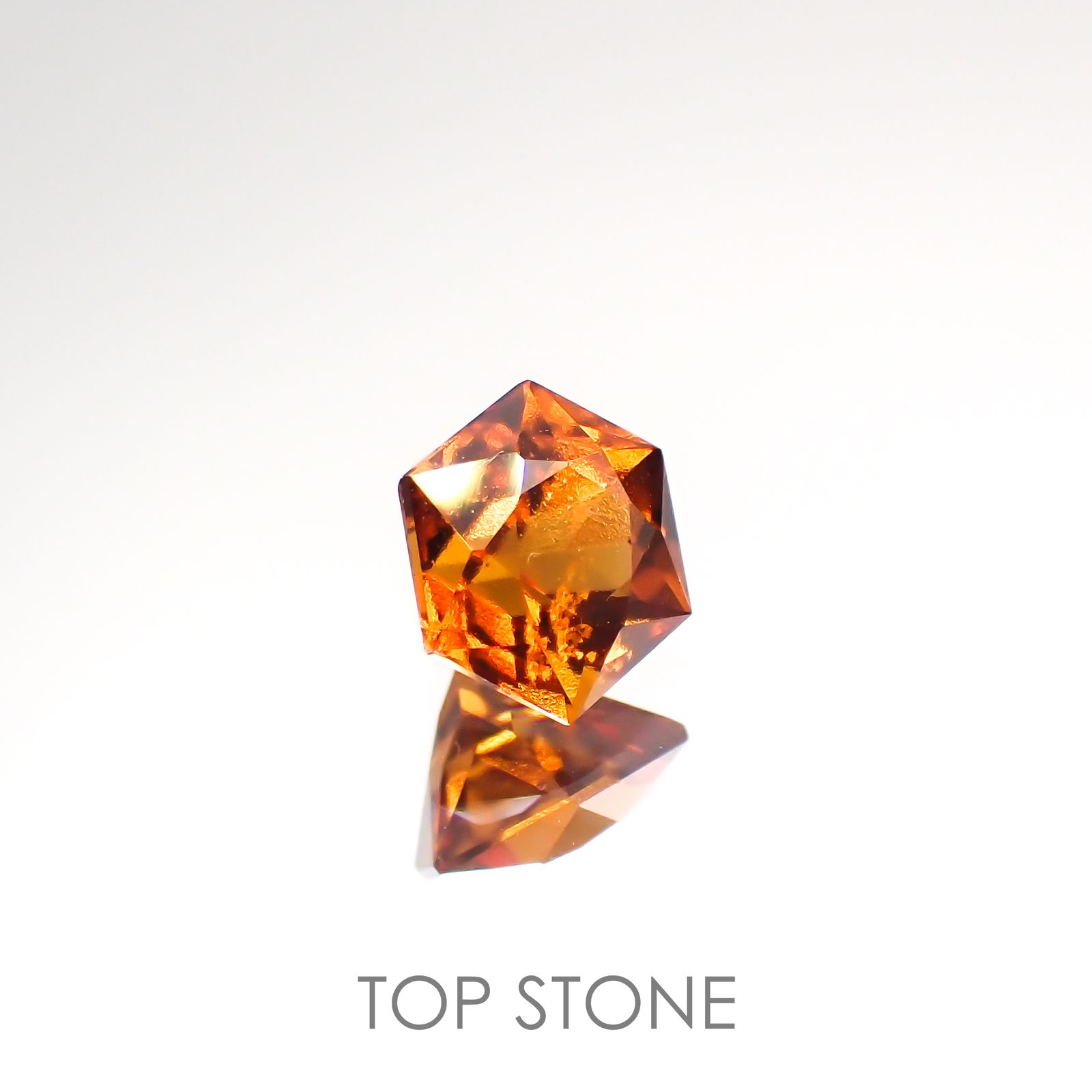 ◇ヘキサゴンカット◇ヘソナイトガーネット(宝石名ガーネット) スリランカ産 0.93ct 識別済[210812681]5.5×5.5mm前後
