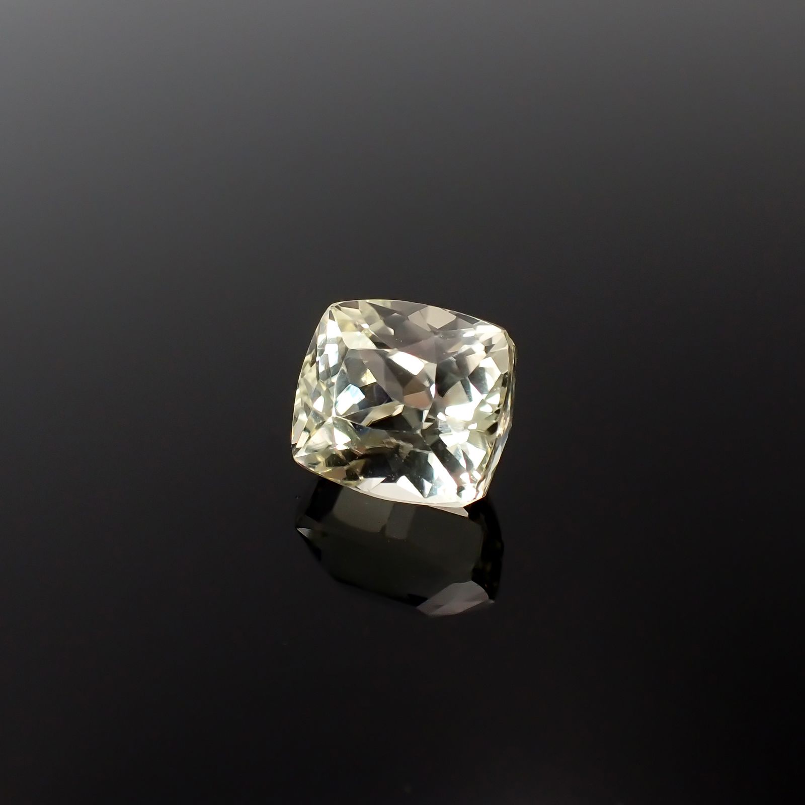 イエロースポジュミン(宝石名スポジュミン)アフガニスタン産 6.23ct 識別済[231225008]10x8.9mm前後