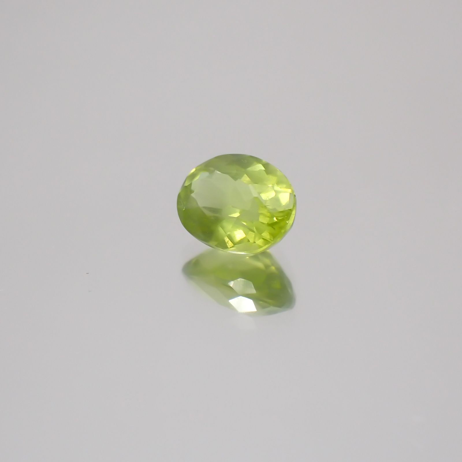 グリーンエンスタタイト(宝石名グリーン・エンスタタイト)カメルーン産 0.64ct 識別済[231224389]5.7x4.6mm前後