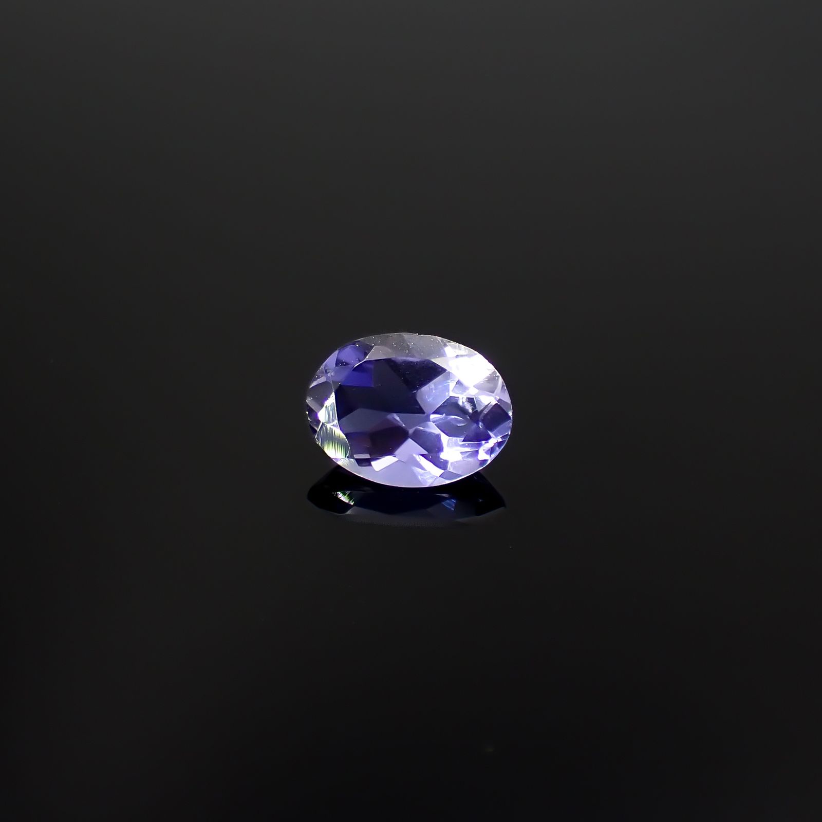 アイオライト タンザニア産 1.01ct / 8.2x6.1mm前後 [260231747]