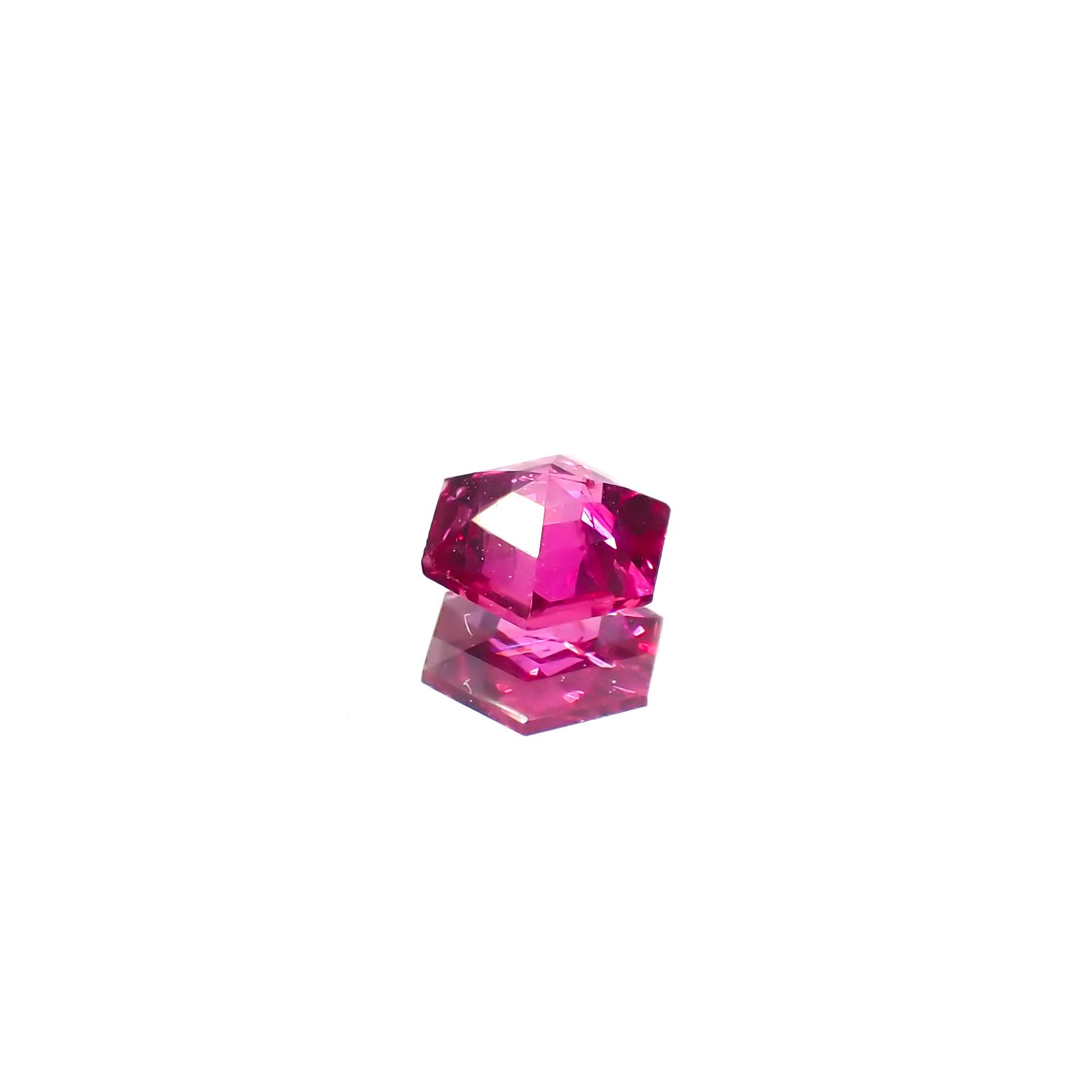 ◇ヘキサゴンカット◇ルビー 非加熱 モザンビーク産 0.20ct[240427108]3.5x3.5mm前後