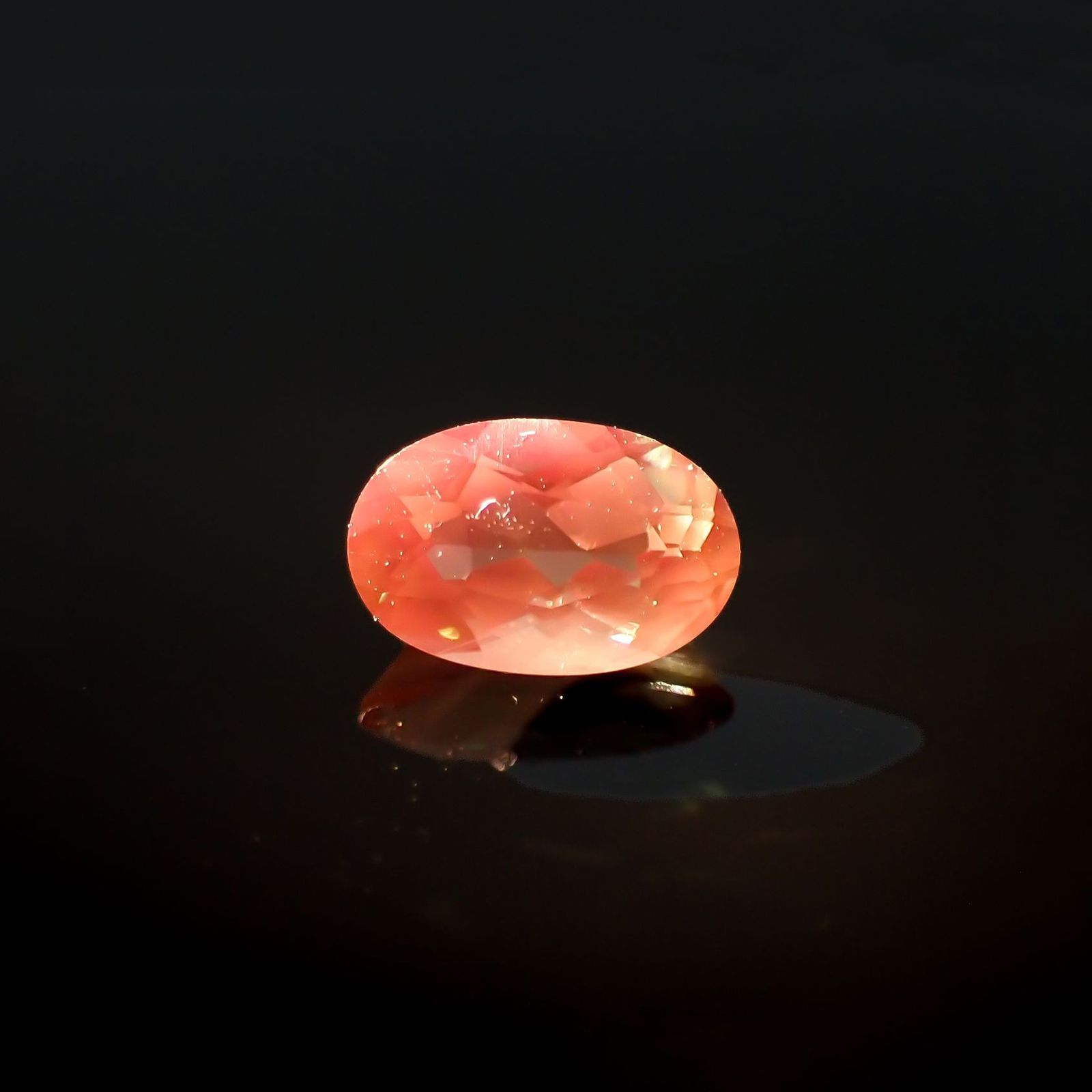 カラーチェンジアンデシン モンゴル産 0.40ct / 5.8x3.8mm前後 [230421470]