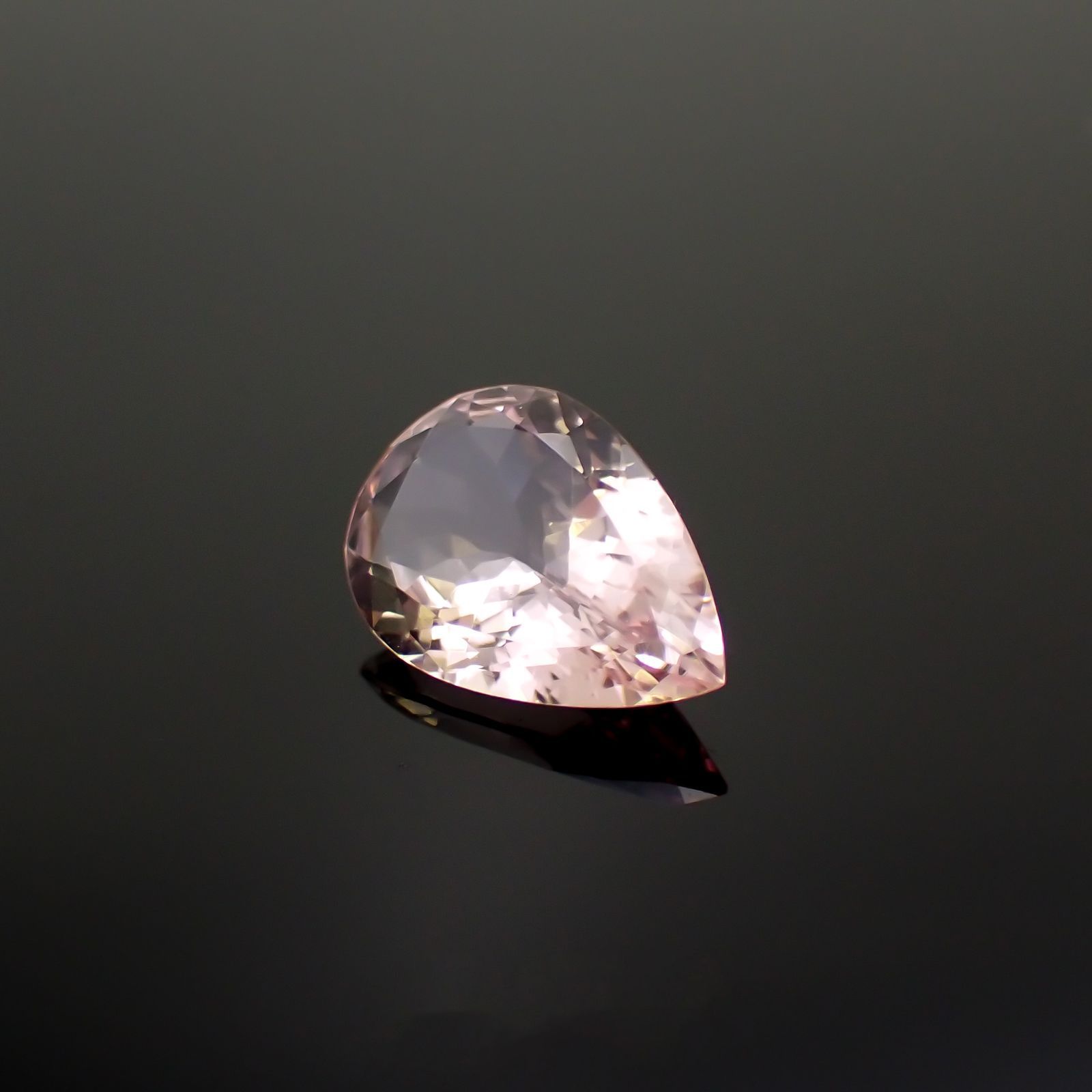 モルガナイト(宝石名モルガナイト)ナイジェリア産 2.525ct ソ付(日独)[221018879]12.93x8.71mm前後