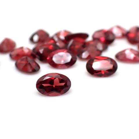 ◇ランダムセレクト◇パイロープアルマンディンガーネット モザンビーク産 約0.50ct / 6.1x4.1mm前後 [260532205-PAC]