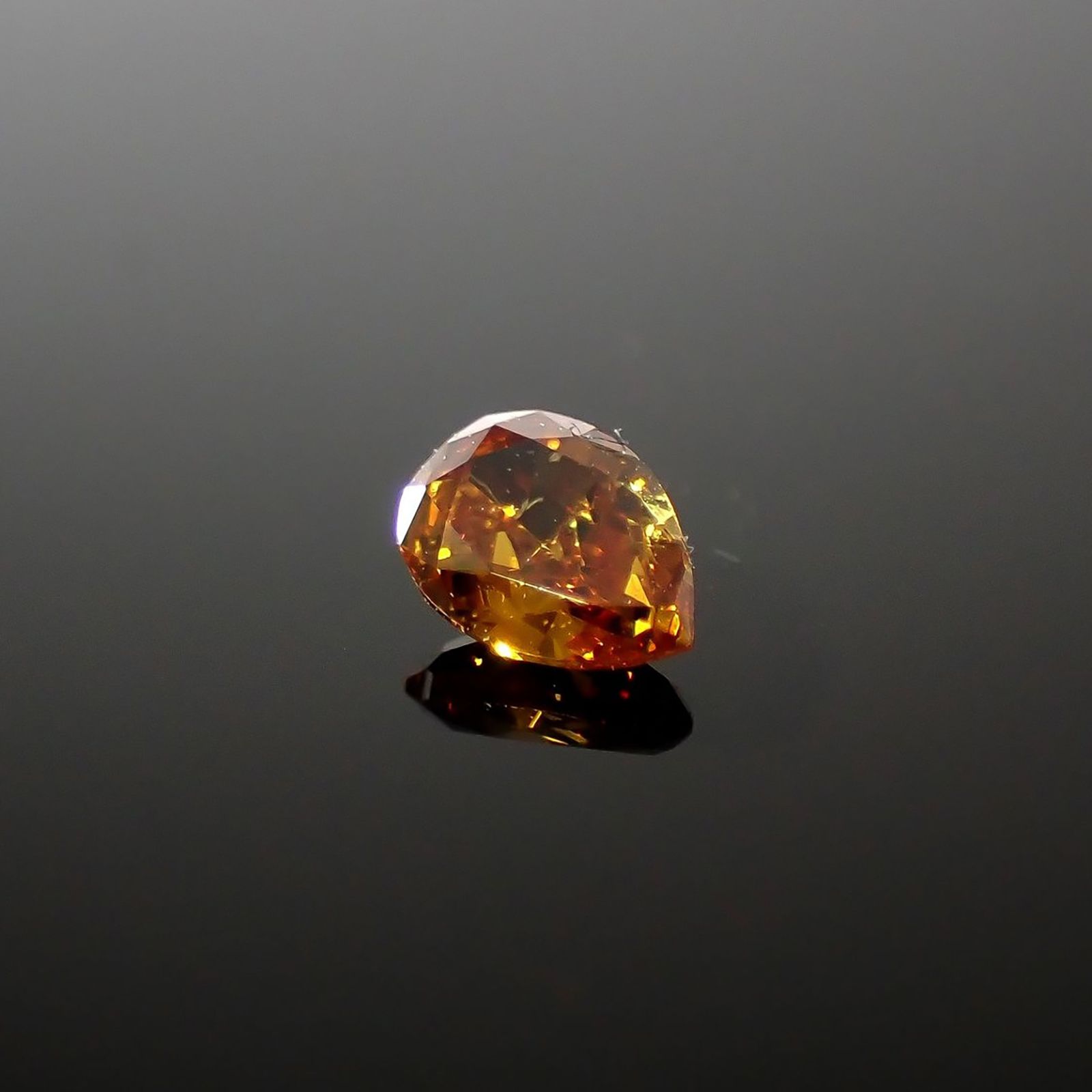 オレンジダイヤモンド SI-1 | FANCY DEEP YELLOW ORANGE(宝石名ダイアモンド) ソ付(CGL) 0.147ct / 4.04x2.97mm前後 [240427043]