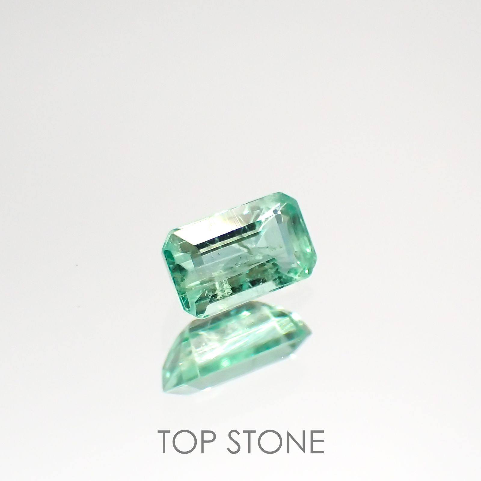 エメラルド(宝石名エメラルド) ザンビア産 0.26ct 識別済[210812998]4.9×2.9mm前後