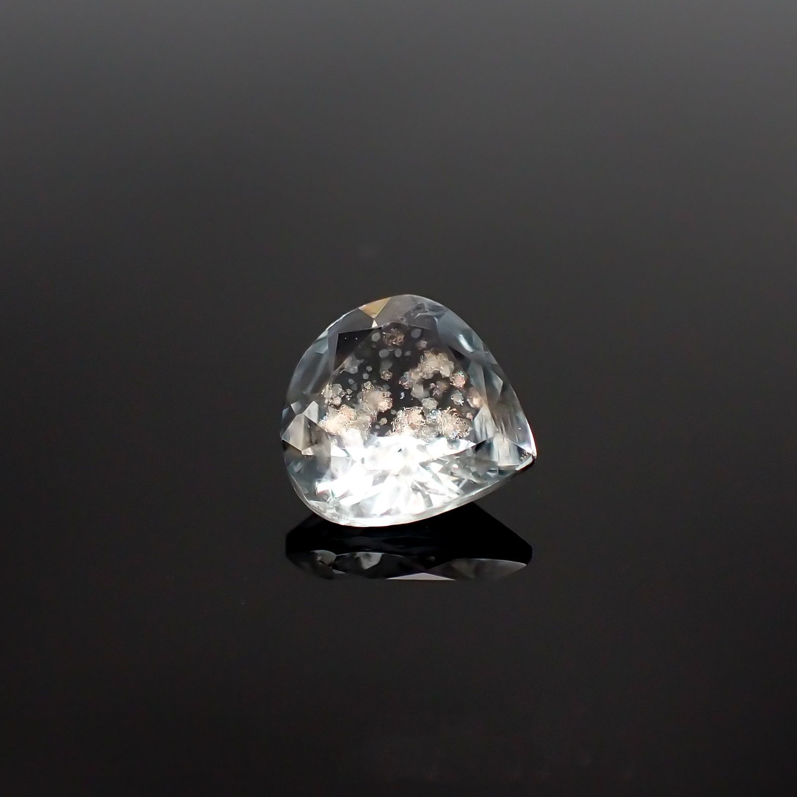 アベンチュリンアクアマリン(宝石名アクアマリン) ナイジェリア産 1.76ct 識別済[210712985]8.9×9mm前後
