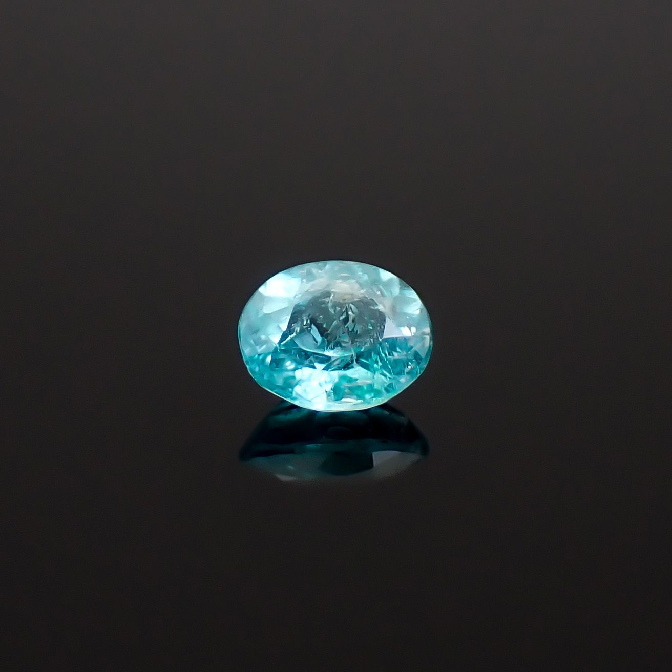 パライバトルマリン ブラジル・パライバ州バターリャ鉱山産 0.18ct / 3.9x3.4mm前後 [260932805]