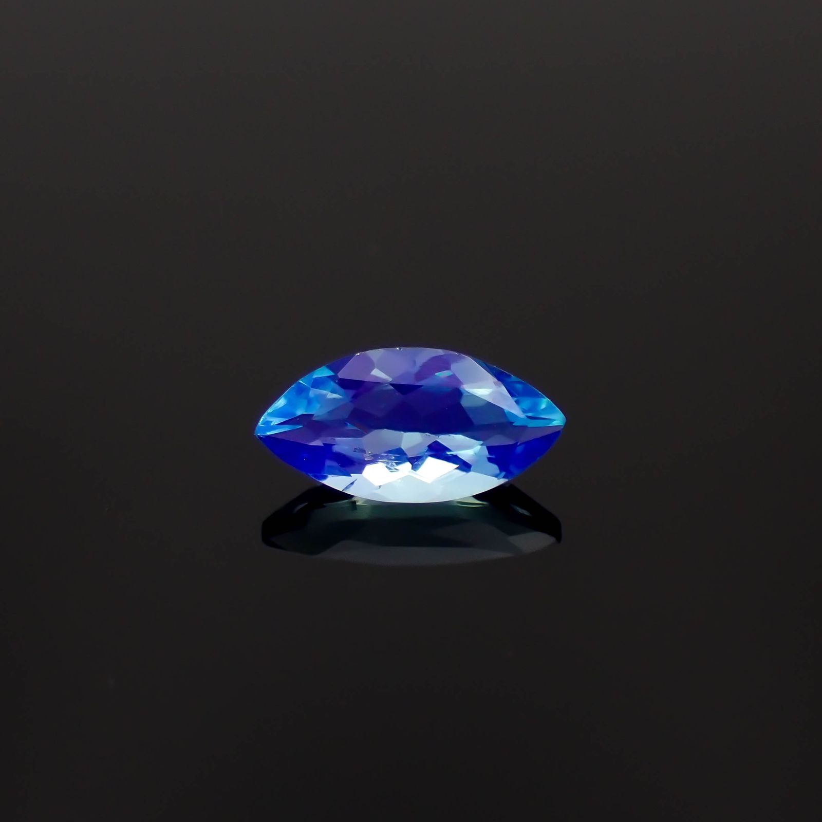 フローライト フルオレッセンス イギリス・ロジャリー鉱山産 1.44ct[230522140]10.8x5.4mm前後
