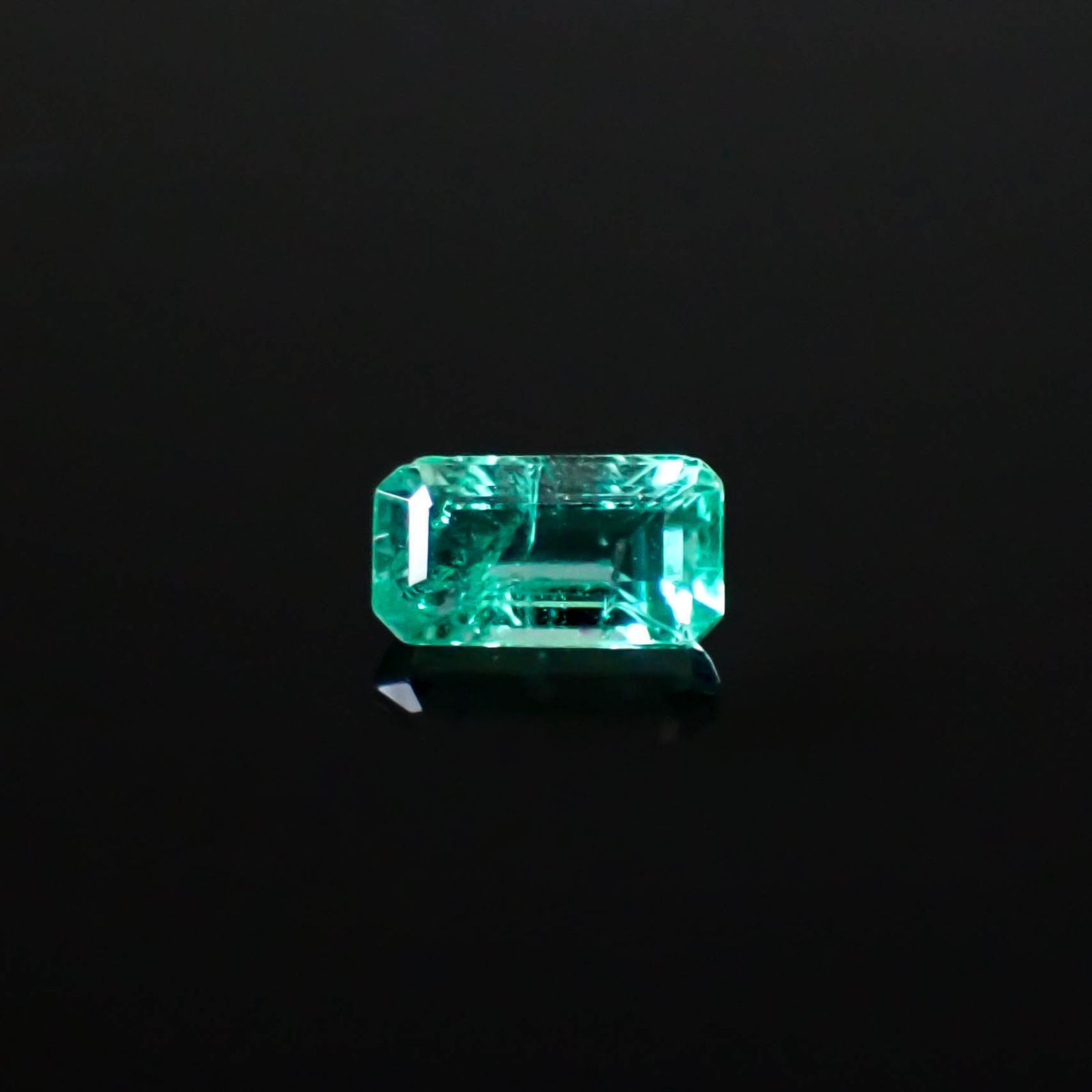 エメラルド ザンビア産 0.23ct [250430236]5x2.6mm前後