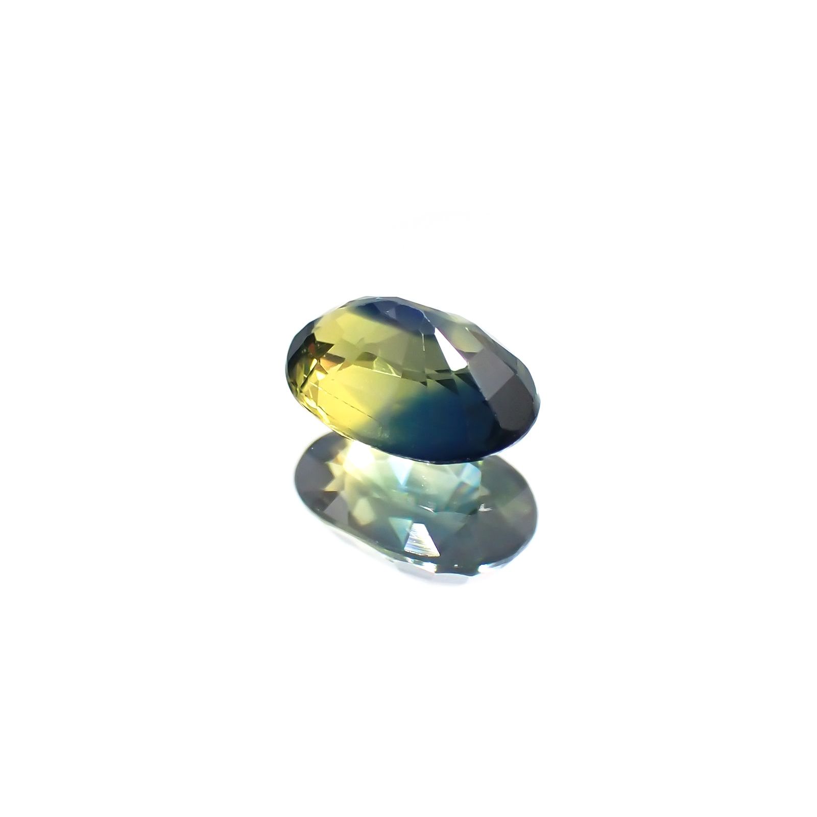 バイカラーサファイア(宝石名バイカラー・サファイア) タンザニア産 0.60ct 識別済[210711566]6×4mm前後