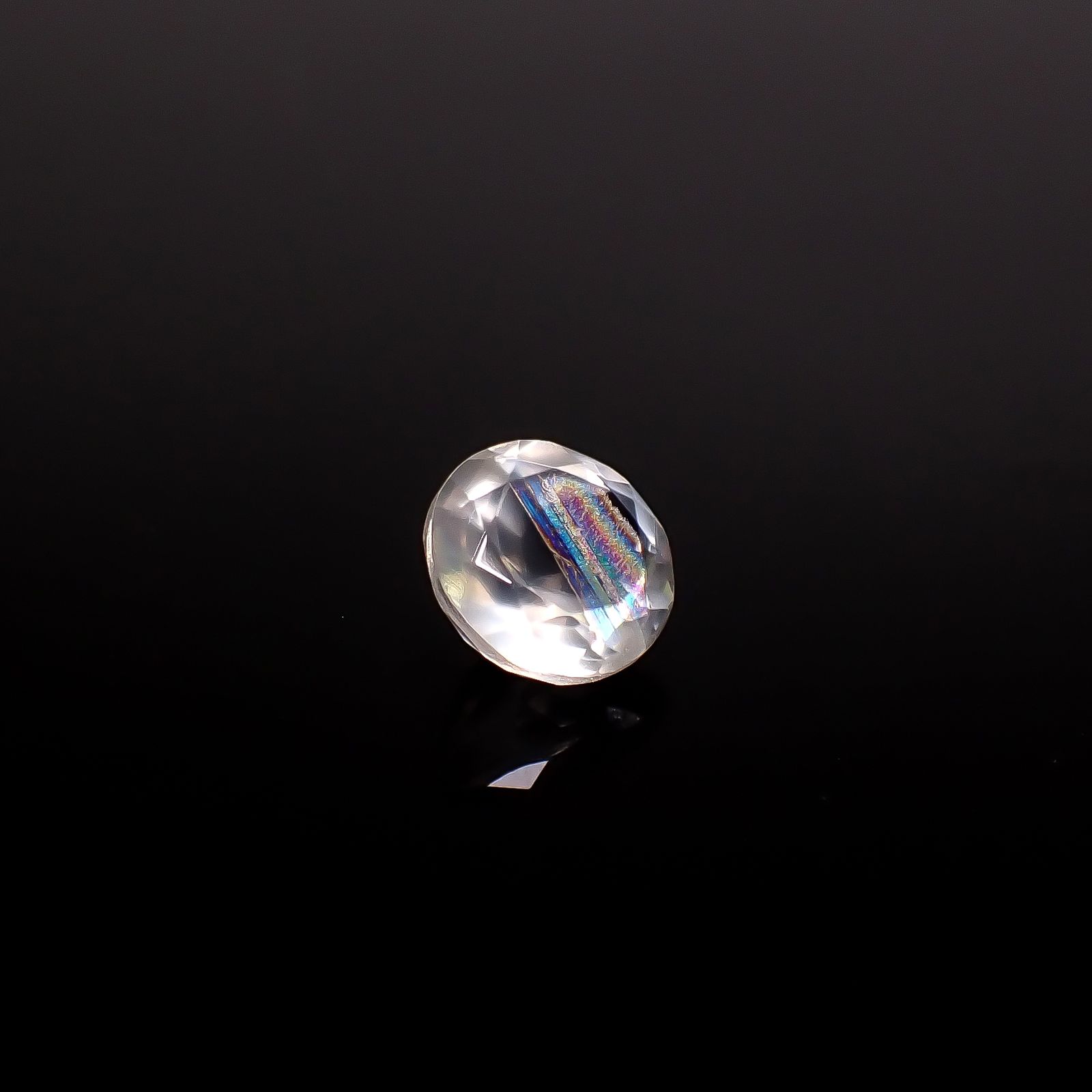 マラウイムーンストーン マラウイ共和国産 4.19ct / 10.3x10.3mm前後 [260331806]