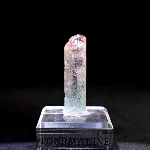 トルマリン柱状結晶原石 ブラジル ミナスジェライス州バーハ・ド・サリナス産 アクリル台座付き 24.45ct(4.89g) / 8.6x9.7x35.9mm前後 [260632364]