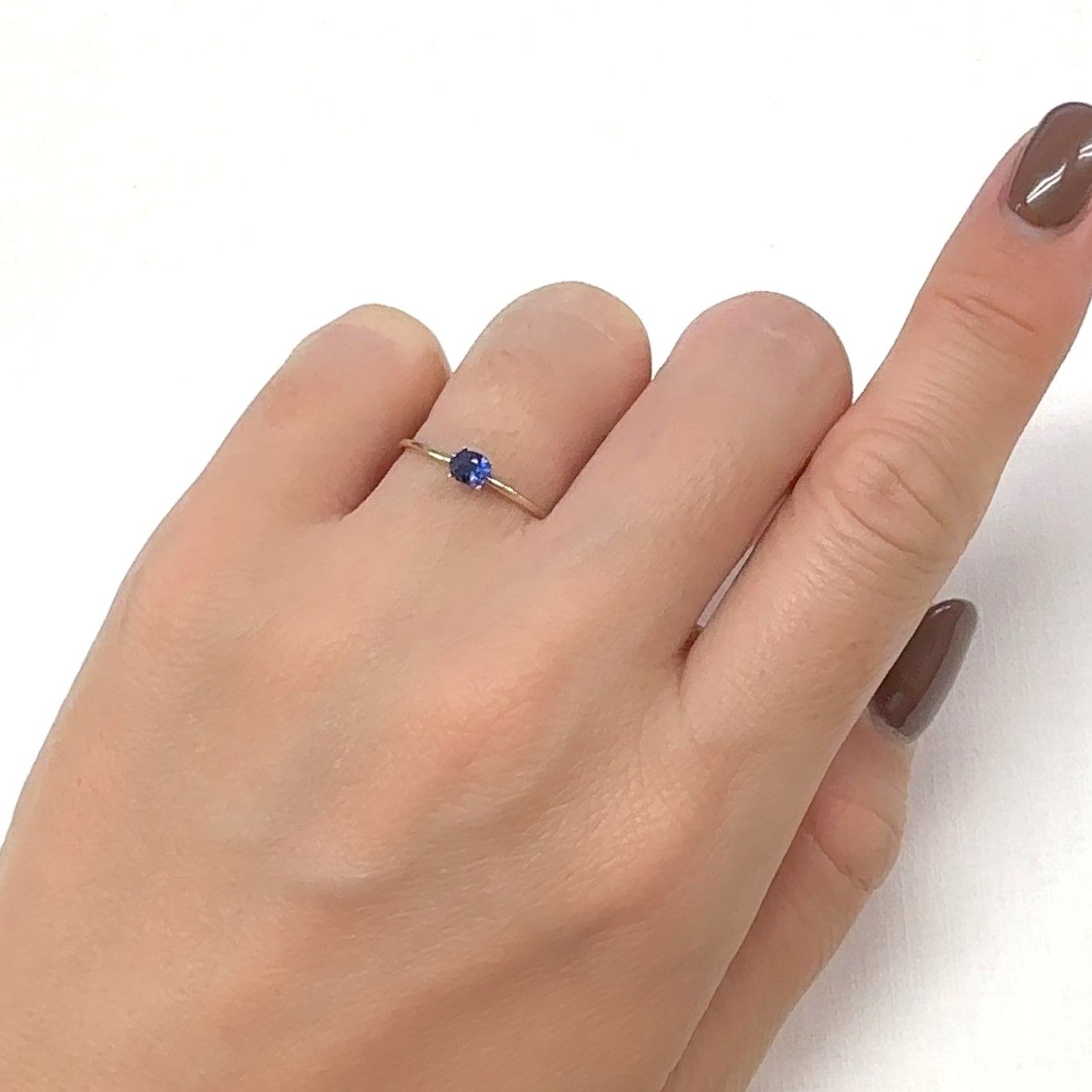 サファイア タンザニア産 0.28ct [241029193]4.2x3.2mm前後