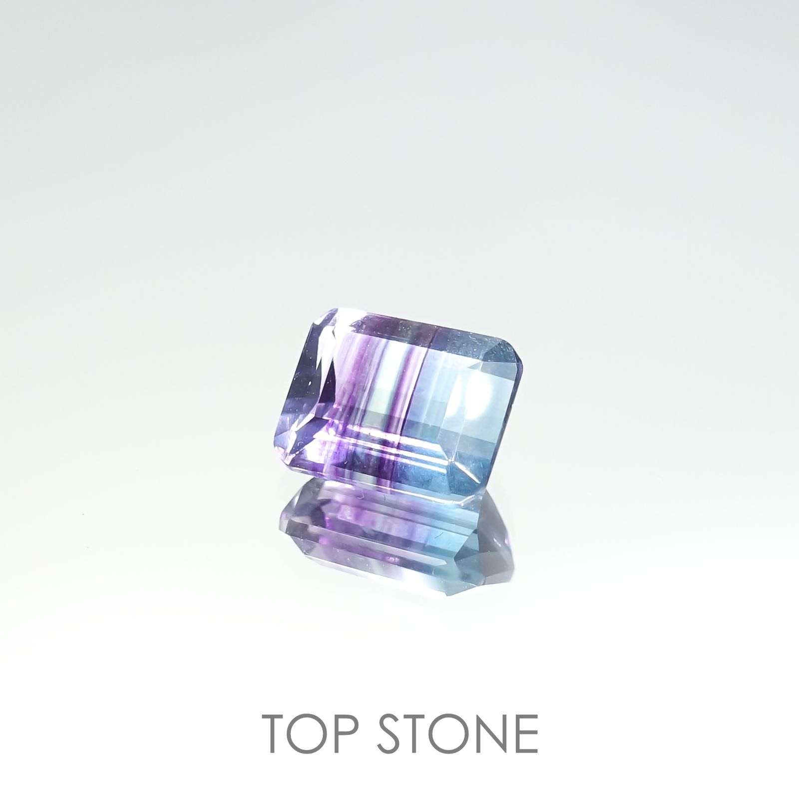 パーティカラーフローライト(宝石名フルオライト)ブラジル産 2.75ct 識別済[220115087]8.9x7mm前後