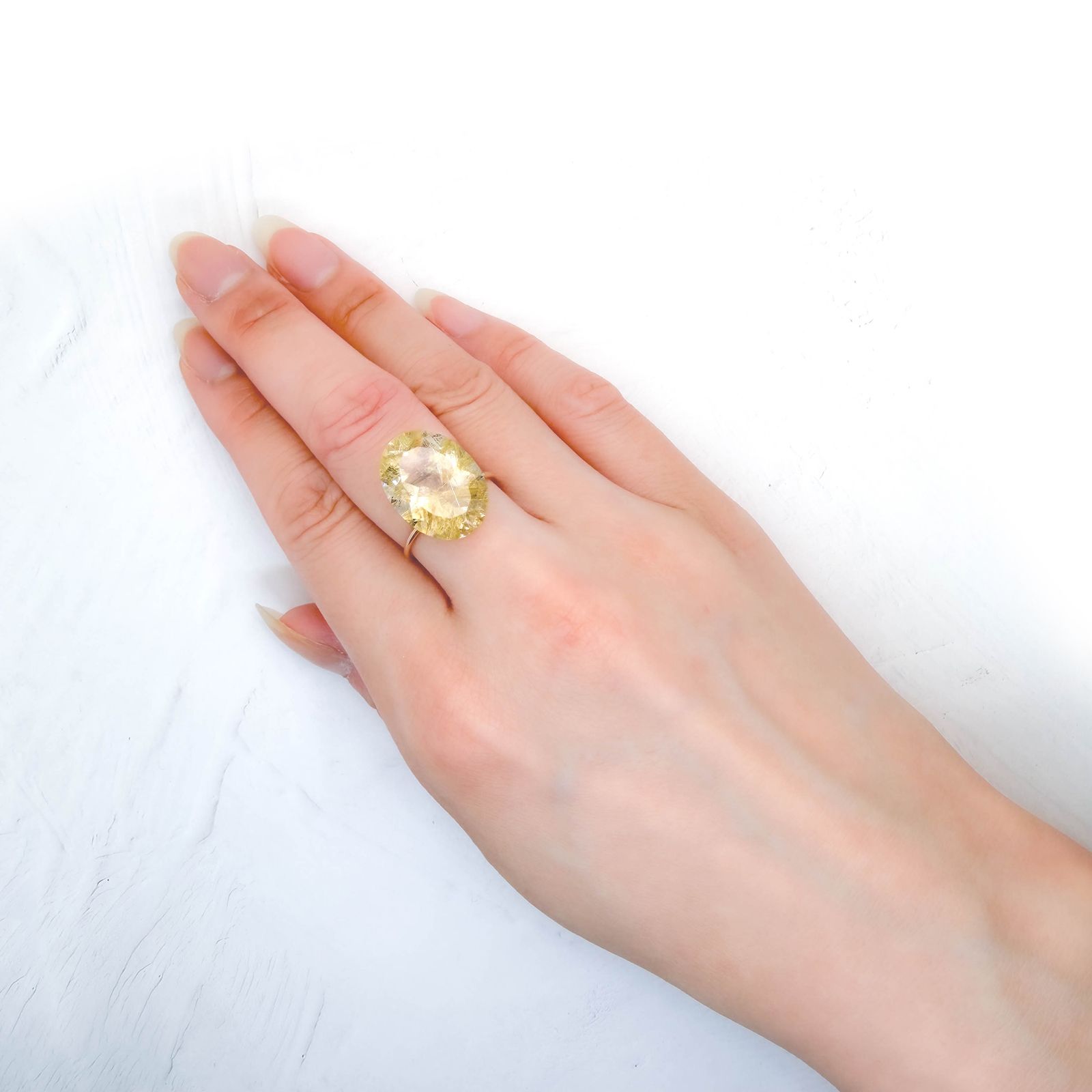 ルチルクォーツ ブラジル産 11.49ct / 17.9x13.3mm前後 [260732403]