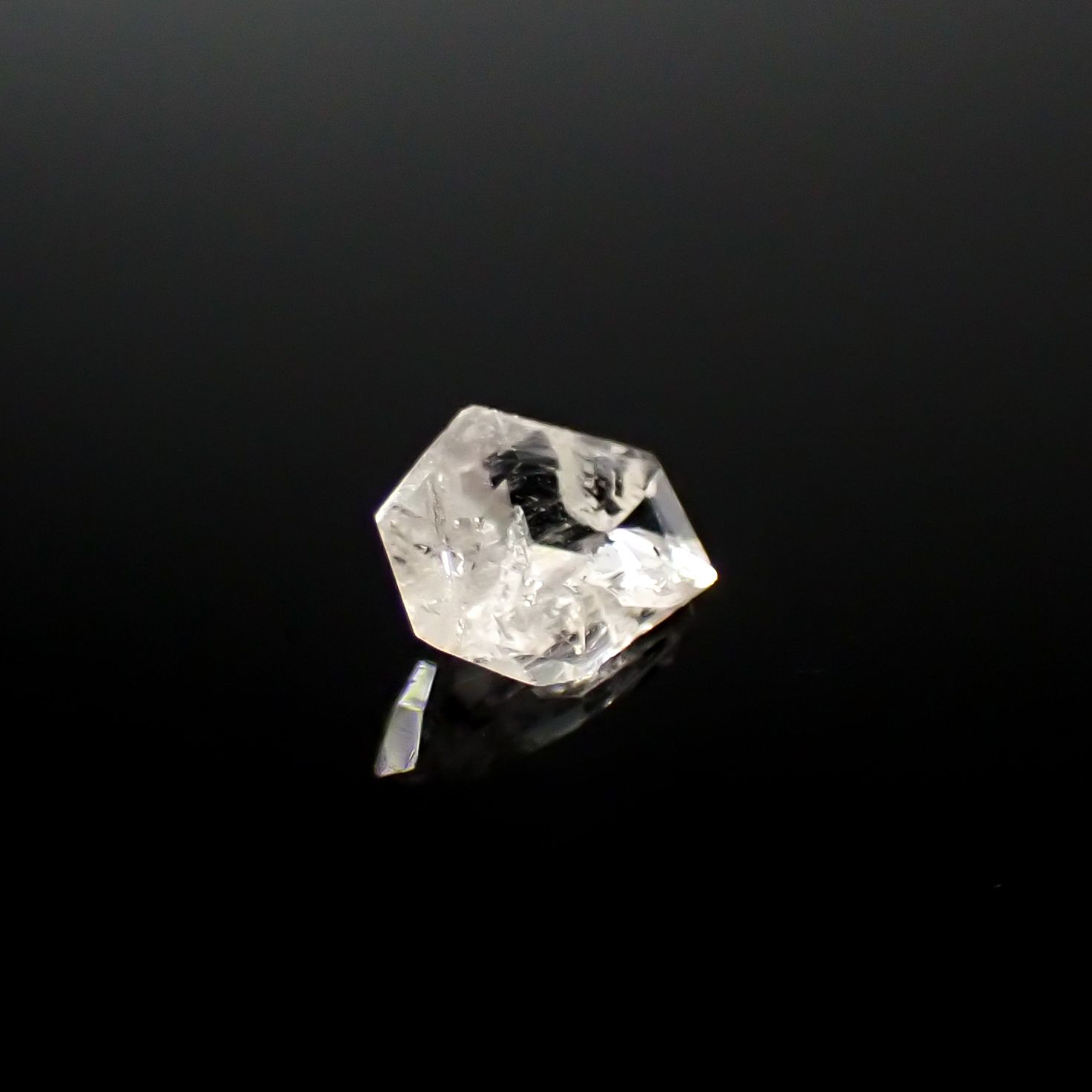◇カスタムカット◇ポードレッタイト(宝石名ポードレッタイト)ビルマ産 0.300ct ソ付(彩珠)[240628438]5.4x4.4mm前後