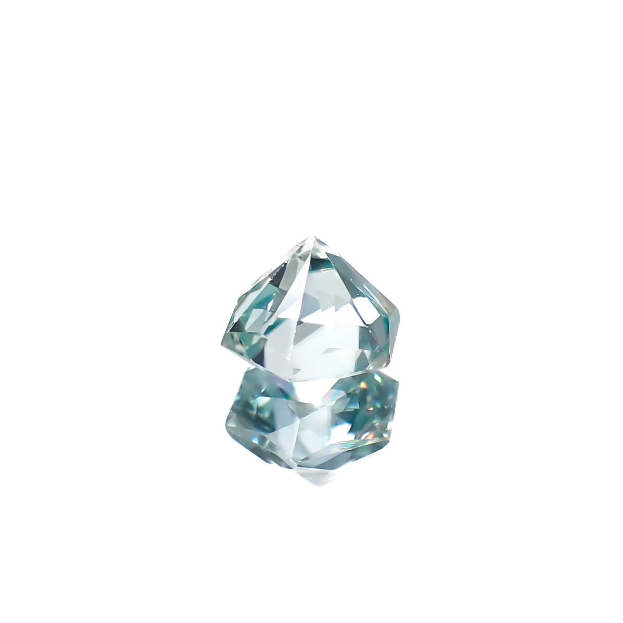 ◇ヘキサゴンカット◇アイスブルージルコン(宝石名ジルコン)カンボジア産 0.84ct 識別済[220717166]4.9x4.8mm前後