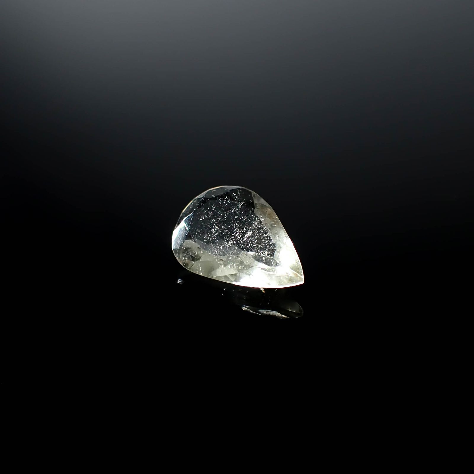 リビアングラス 発見地：エジプト・リビア砂漠 2.74ct / 14.5x9.8mm前後 [251131308]