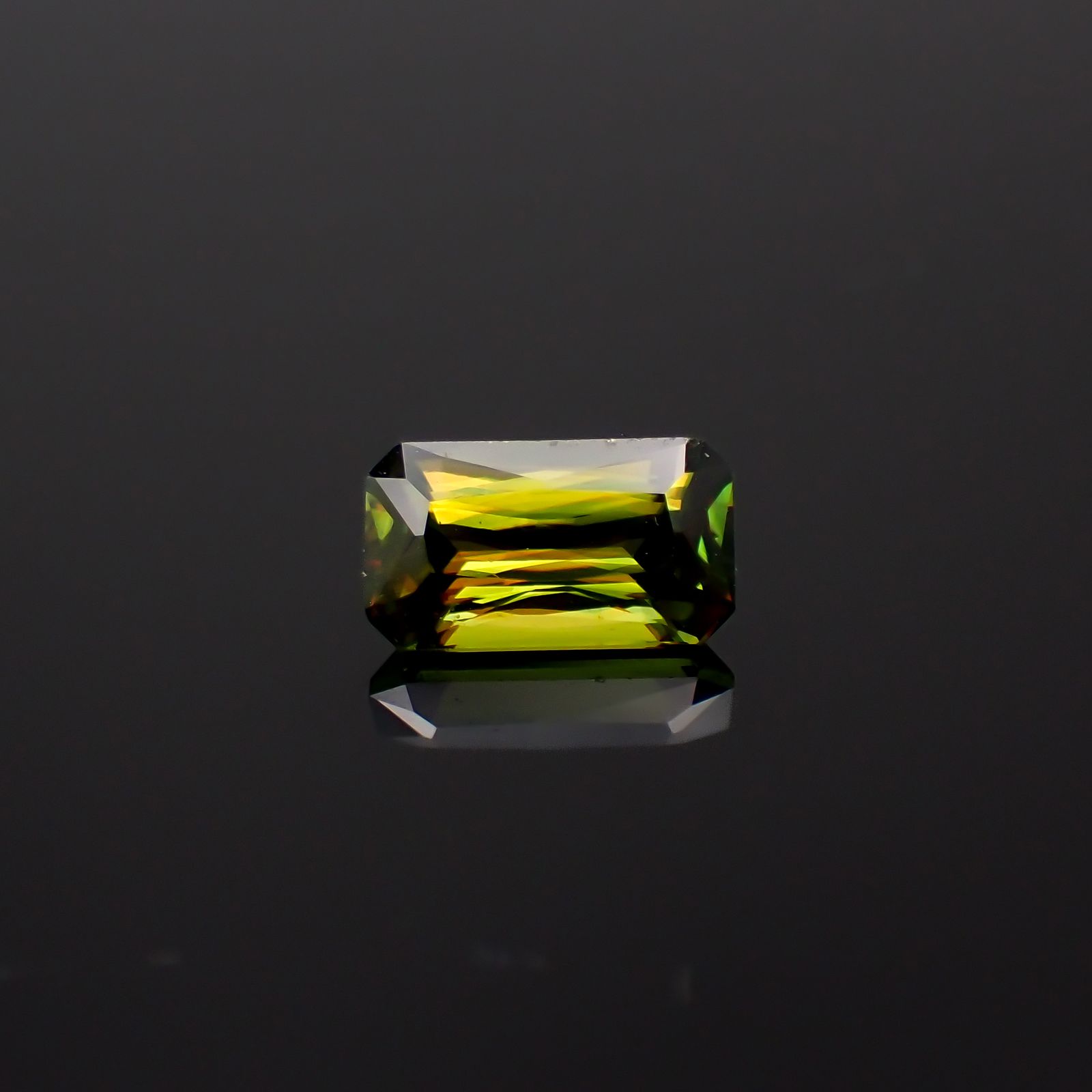 カラーチェンジスフェーン パキスタン産 1.23ct[231224743]8.2x4.6mm前後
