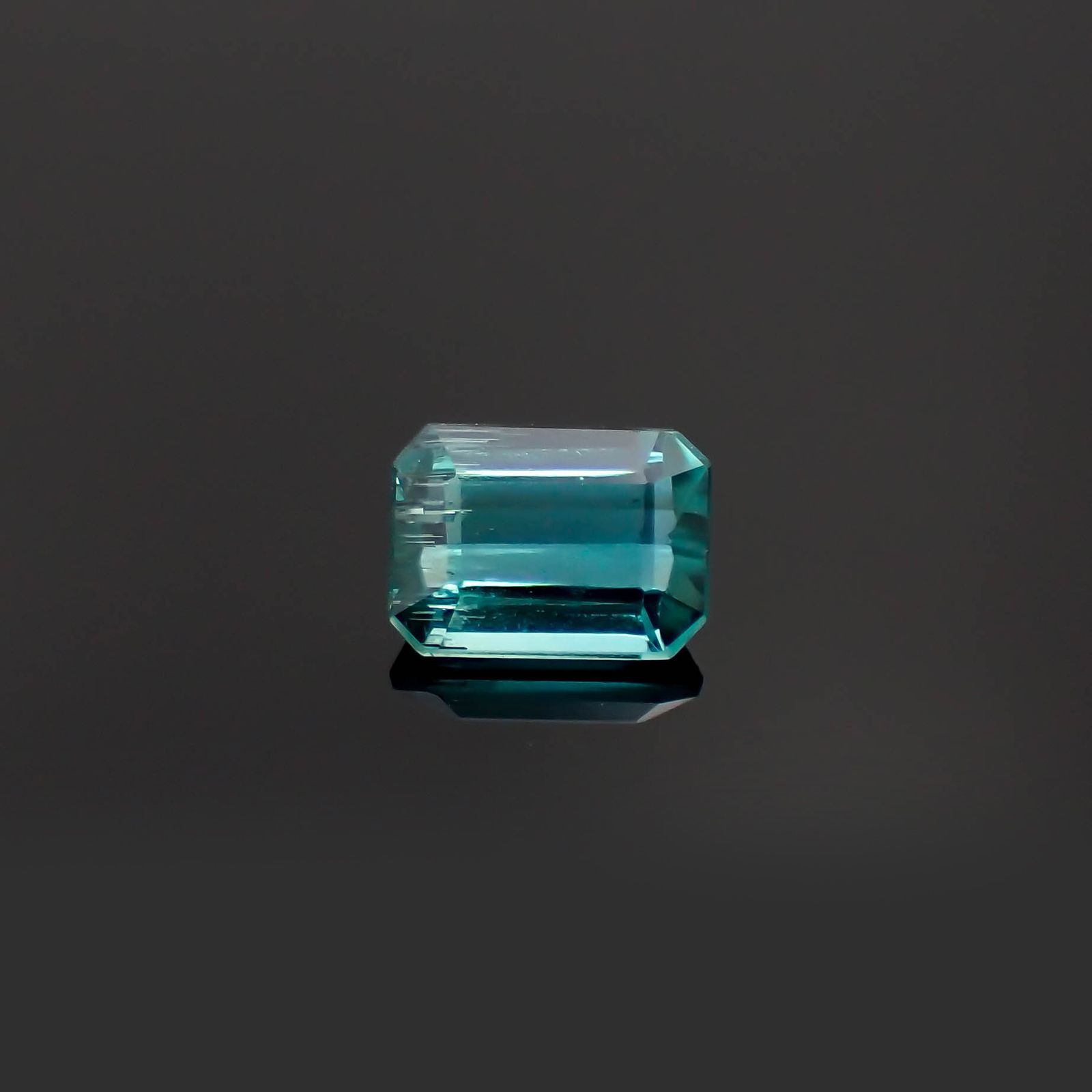 ブルートルマリン(宝石名トルマリン)アフガニスタン産 識別済 0.53ct / 5.6x4.1mm前後 [230220459]