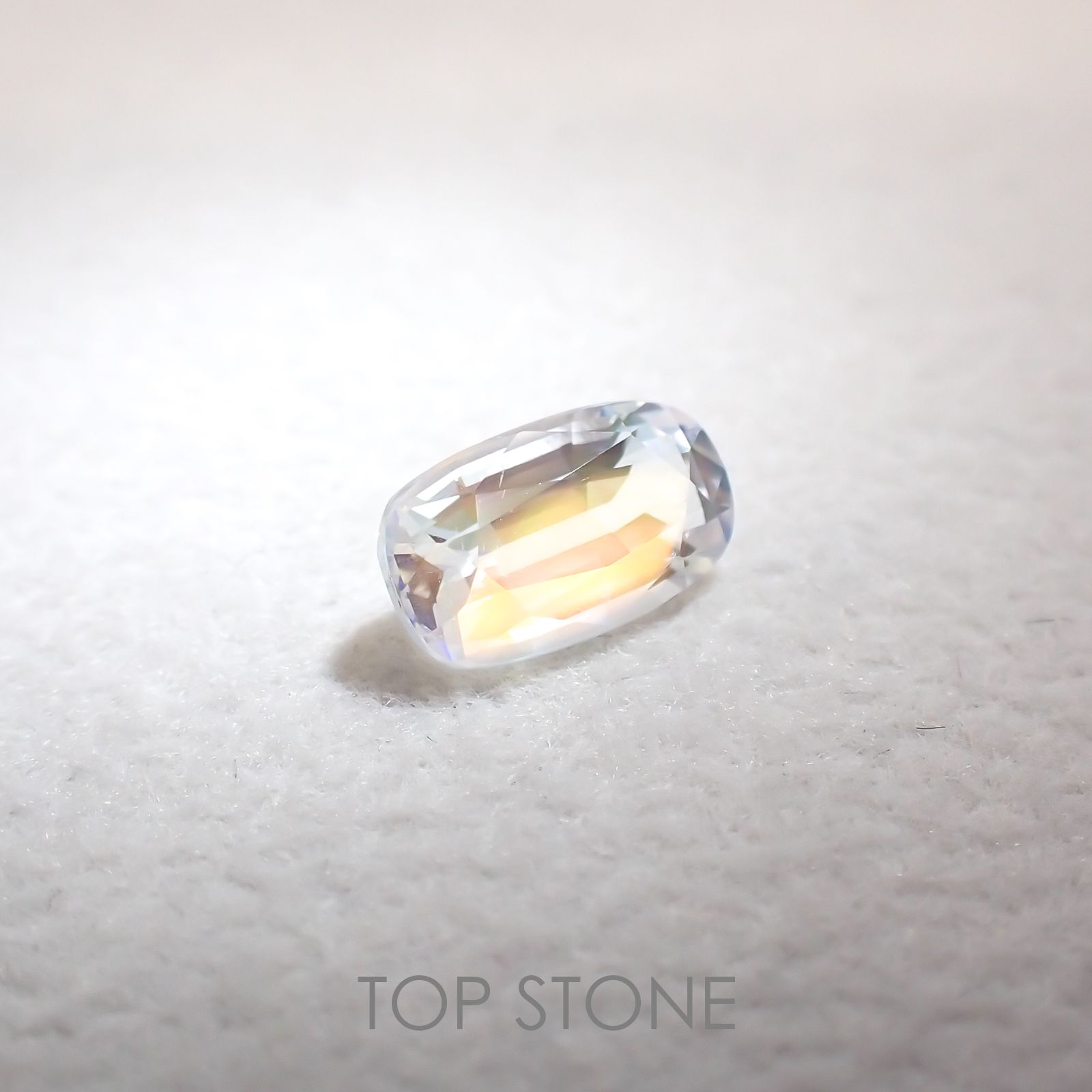 レインボームーンストーン(アンデシンラブラドライト) マダガスカル産 ルース 0.9ct[210410402]8×4.6mm前後