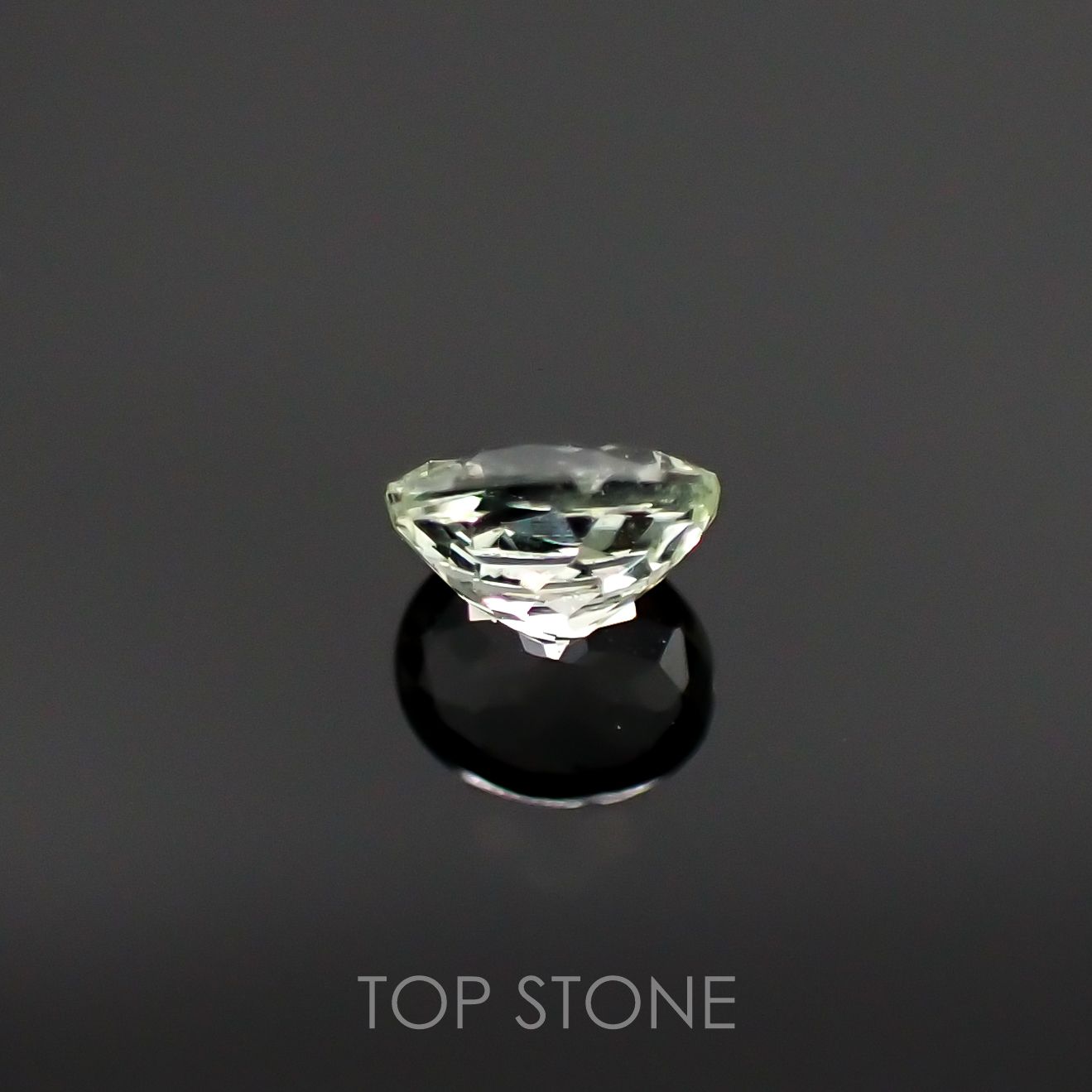 リューコガーネット(宝石名ホワイト グロッシュラー・ガーネット) ビルマ産 0.24ct 識別済[210711543]4×3.3mm前後