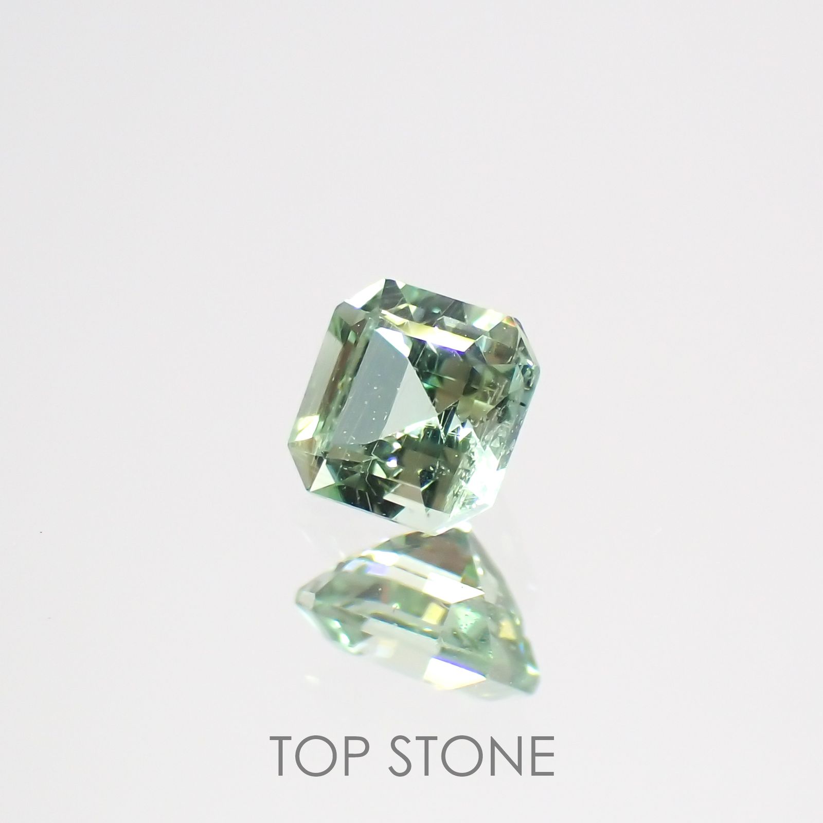 バナジウムコーネルピン(宝石名コーネルピン)タンザニア・タンガ州産 0.24ct 識別済[220115618]3.3x3.3mm前後