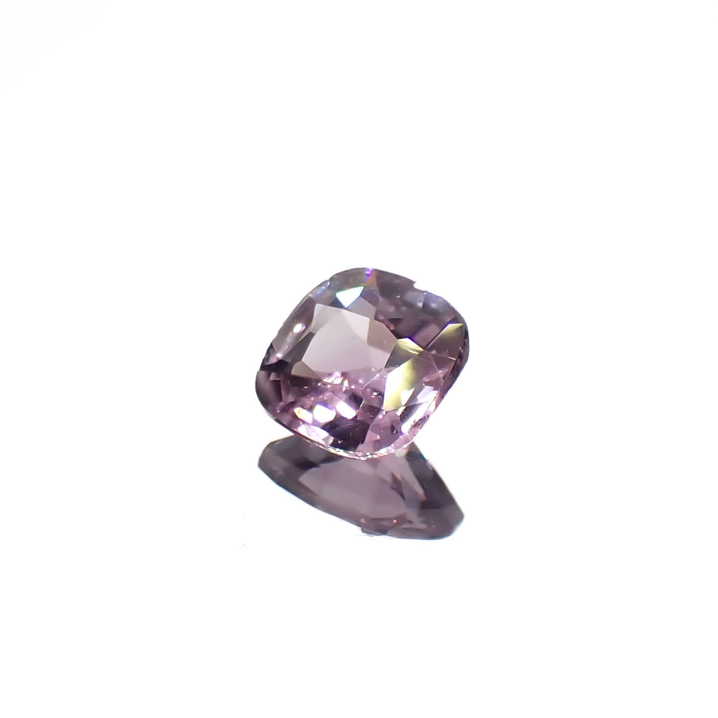 カラーシフト ピンクダイアスポア アフガニスタン産 0.60ct[240627975]5.3x5.3mm前後
