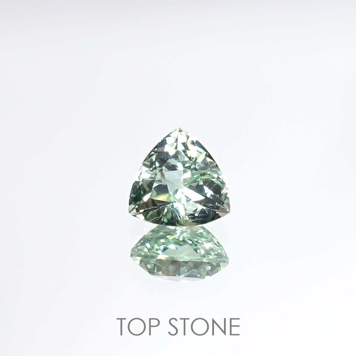 バナジウムコーネルピン(宝石名コーネルピン)タンザニア・タンガ州産 0.90ct 識別済[220115626]6x6mm前後