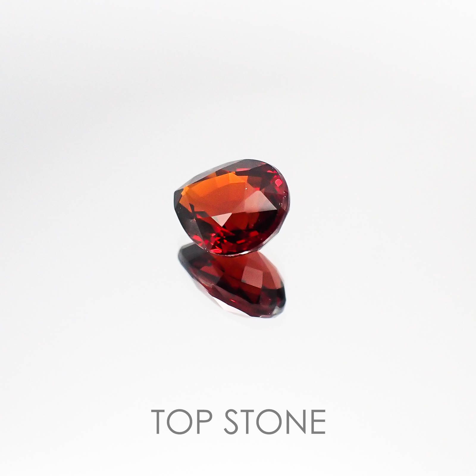 スペサルティンアルマンディンガーネット(宝石名スペサルティン アルマンディン・ガーネット) マダガスカル産 2.18ct 識別済[20073691]8.3×6.9mm前後